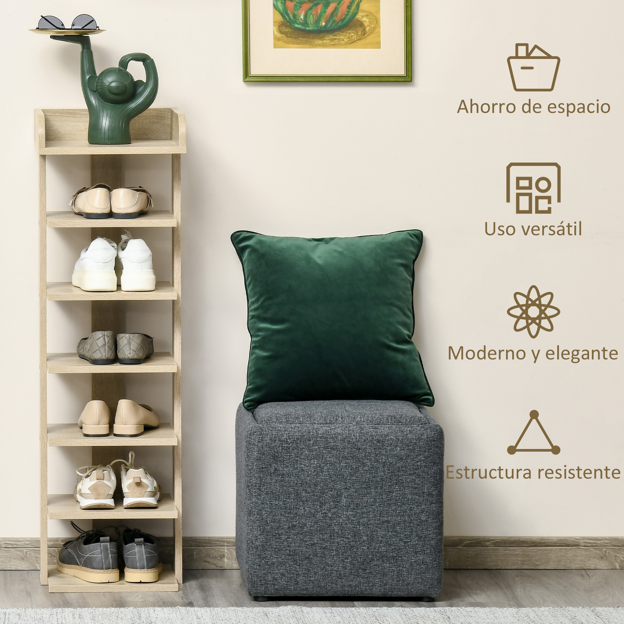 Un organizador verde para gafas de sol en un zapatero de madera con varios zapatos.
