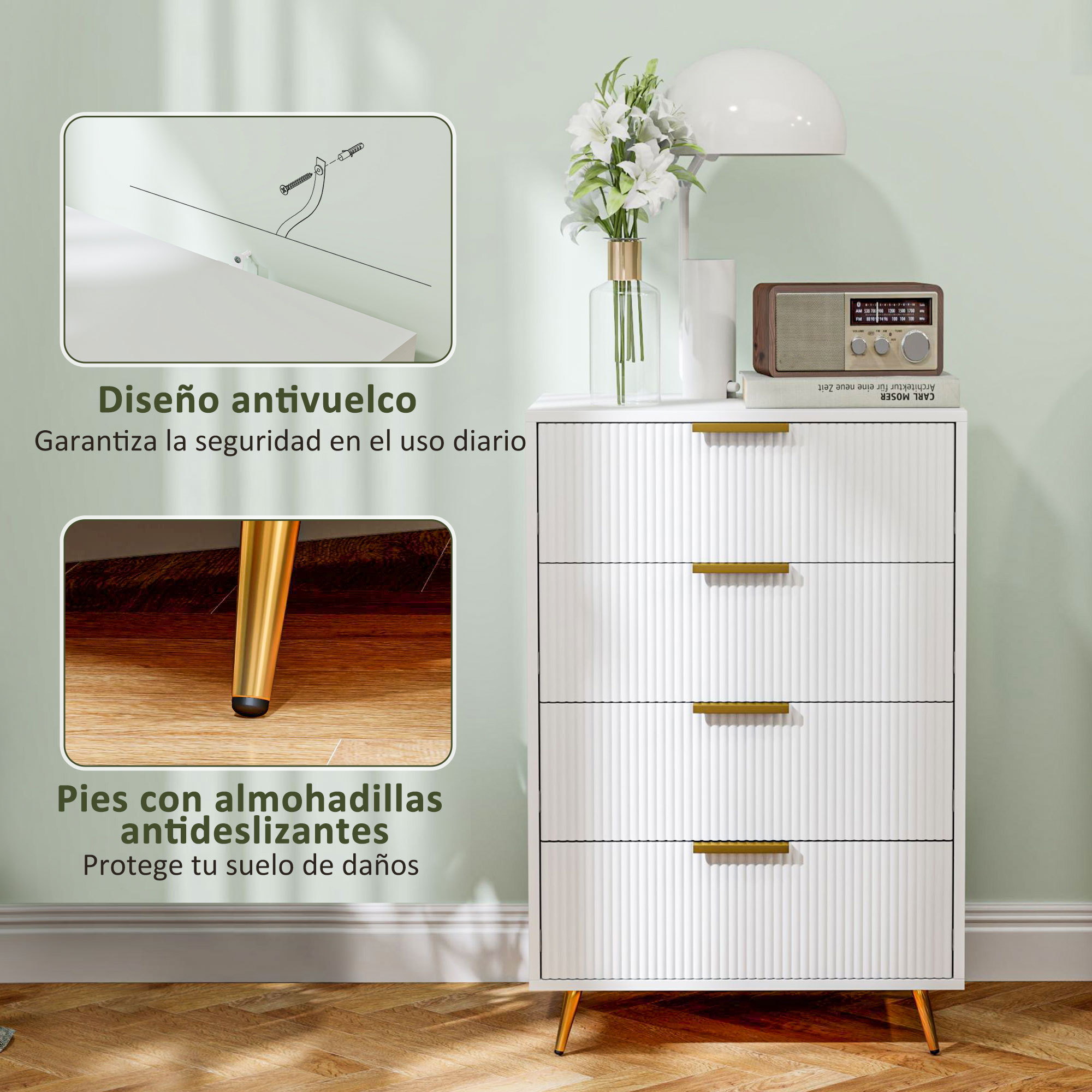 Cómoda blanca con cajones estriados, tiradores dorados y patas delicadas.
