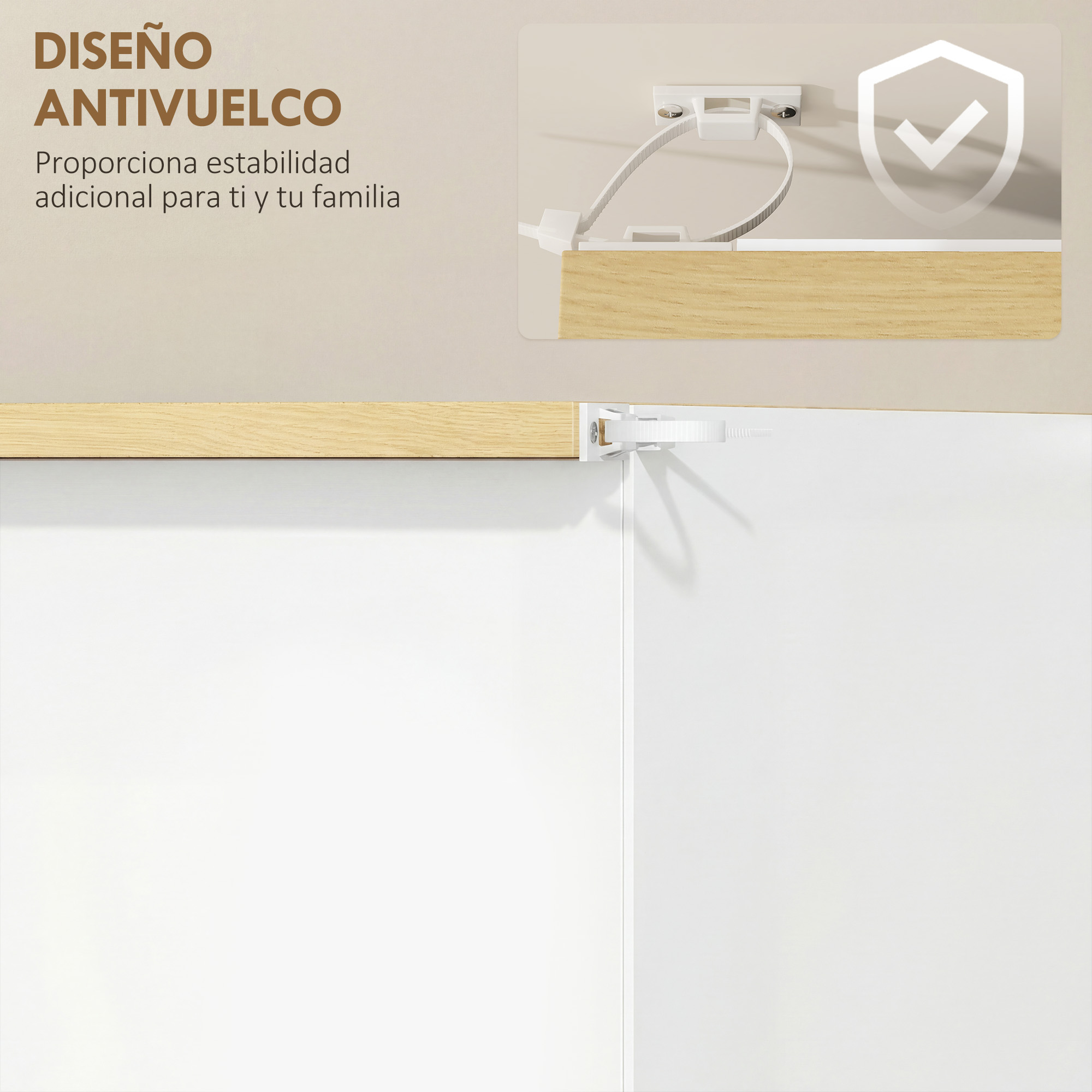 Correa antivuelco asegurando estante de madera a pared blanca.