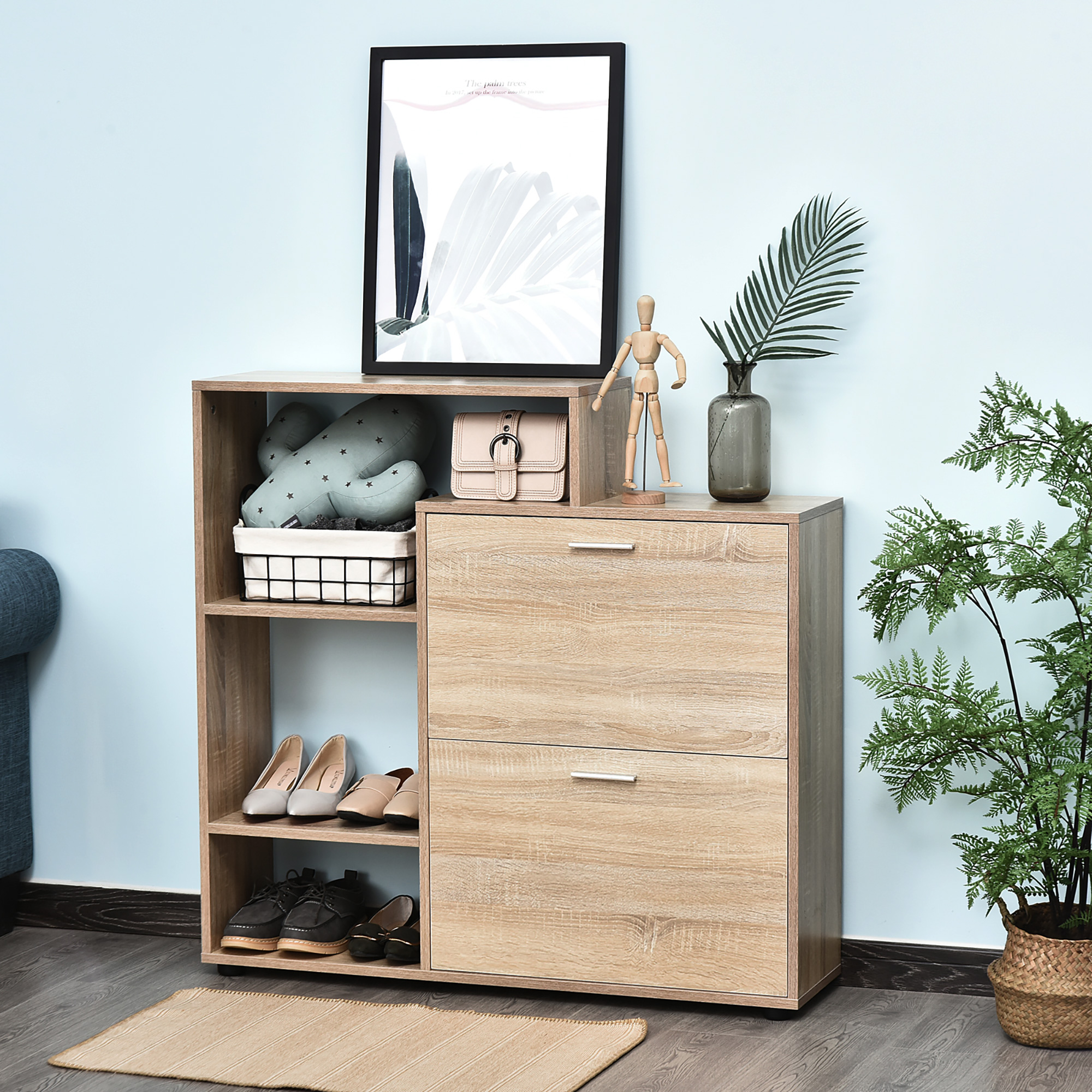 Un zapatero de madera con cestas, zapatos, decoración y plantas.