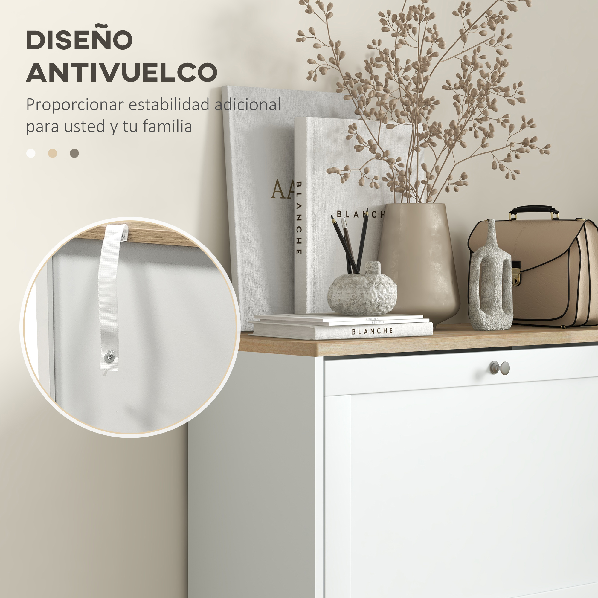 Un mueble blanco con libros, jarrón, escultura y bolso en el estante.