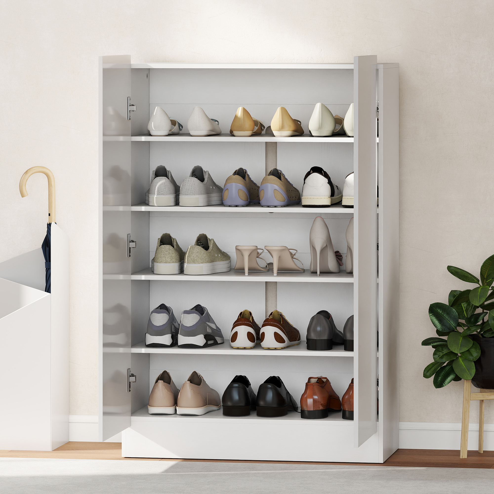 Zapatero blanco con varias baldas llenas de zapatos y un paraguas al lado.