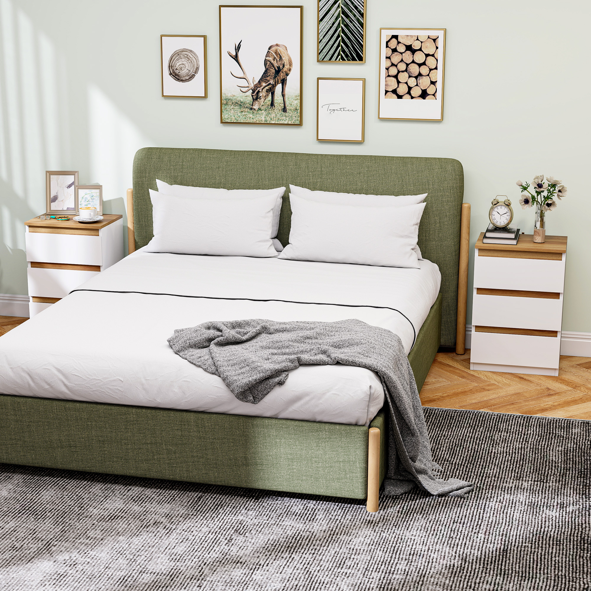 Una cama verde con almohadas blancas y una manta gris.