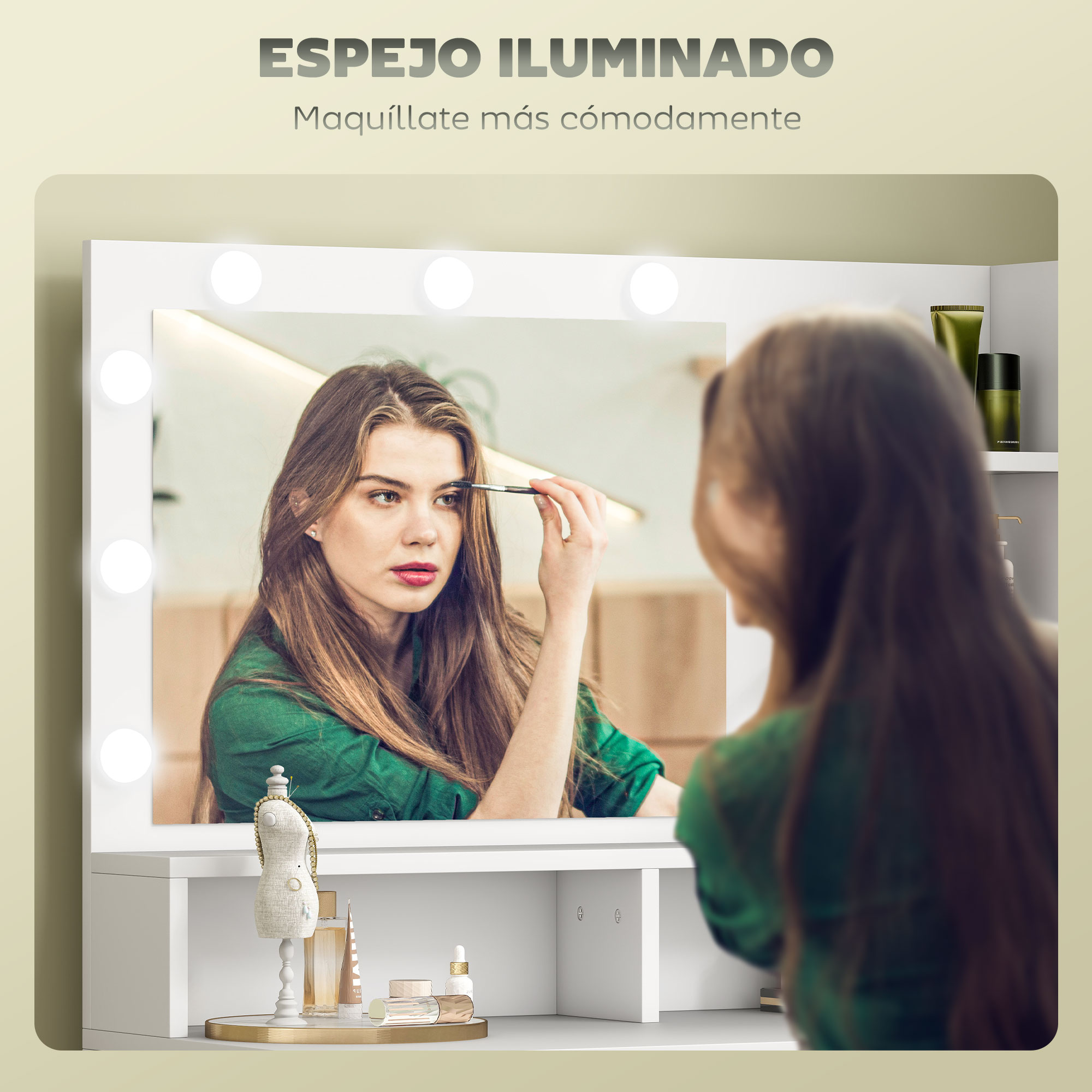 Una mujer de pelo largo castaño se maquilla frente a un espejo iluminado.