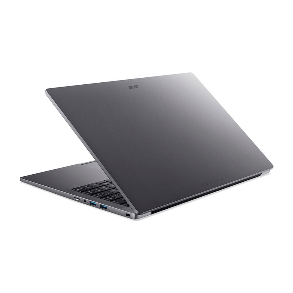 Un laptop grigio aperto che mostra tastiera e porte su sfondo bianco.