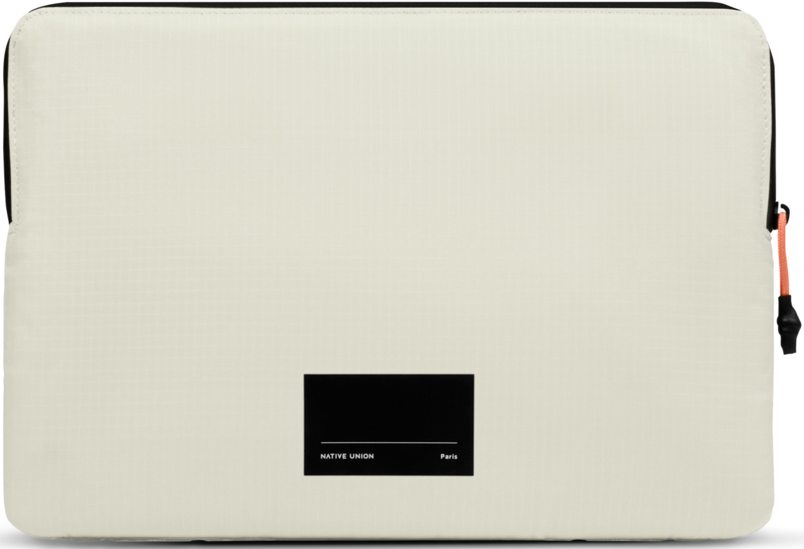 Una custodia per laptop color crema con logo nero e tiretto arancione.