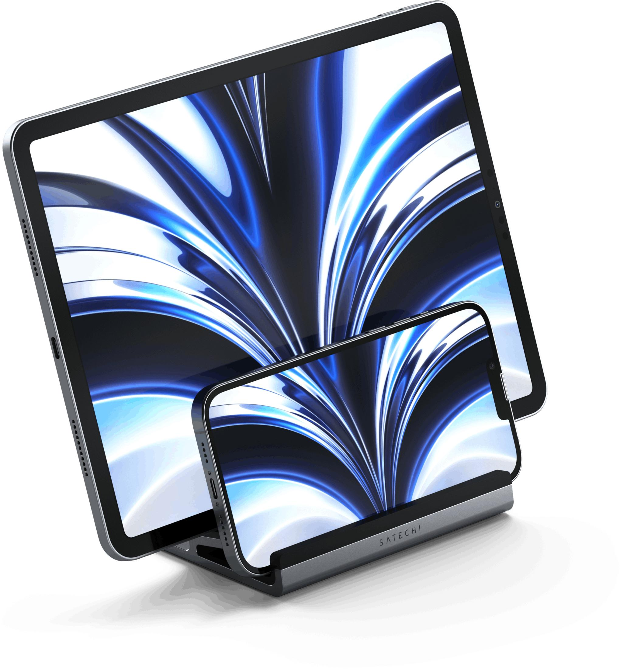 Tablet i smartfon na stojaku z niebieskim abstrakcyjnym tłem.