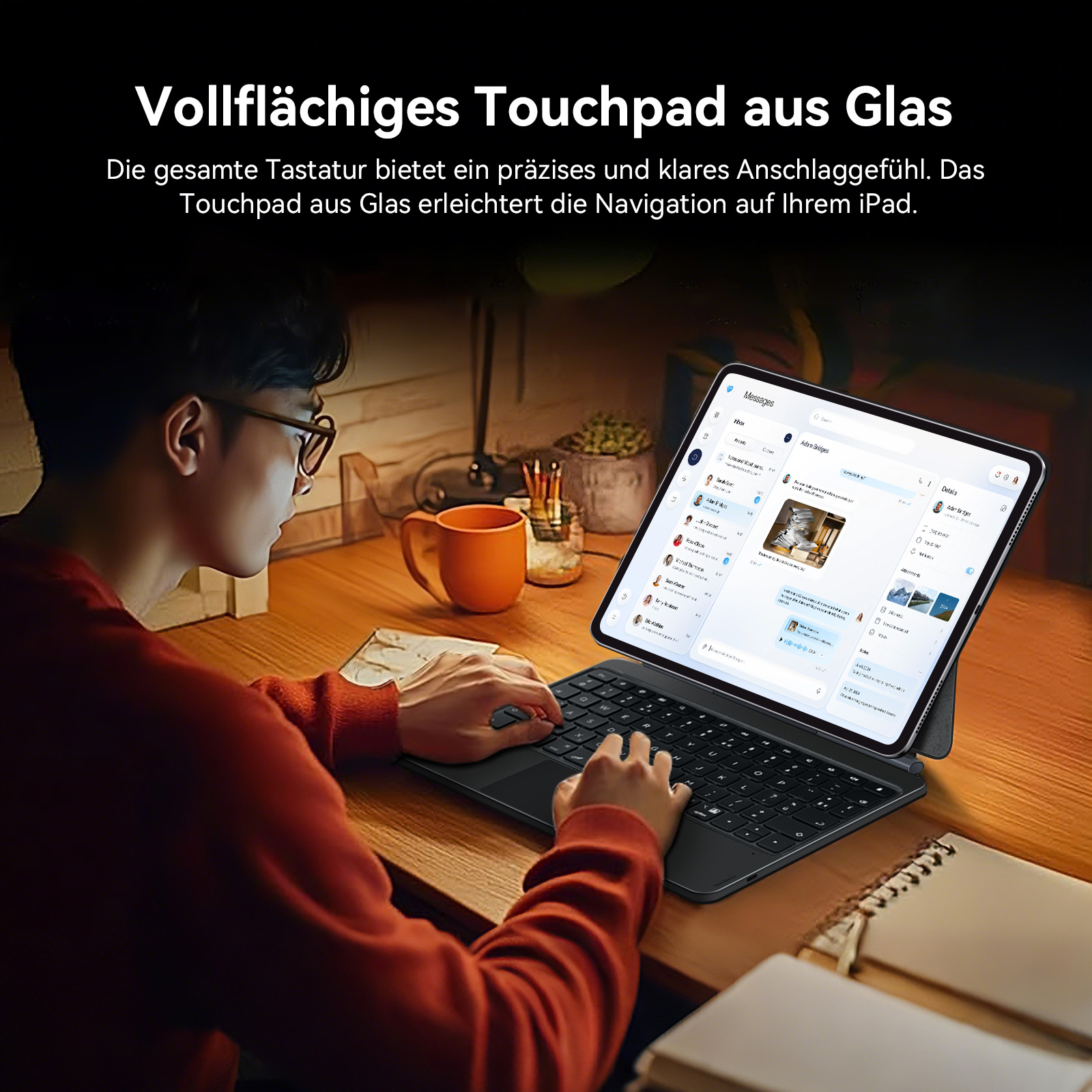Ein Mann tippt auf einer Tastatur mit Touchpad, die an einem Tablet befestigt ist.