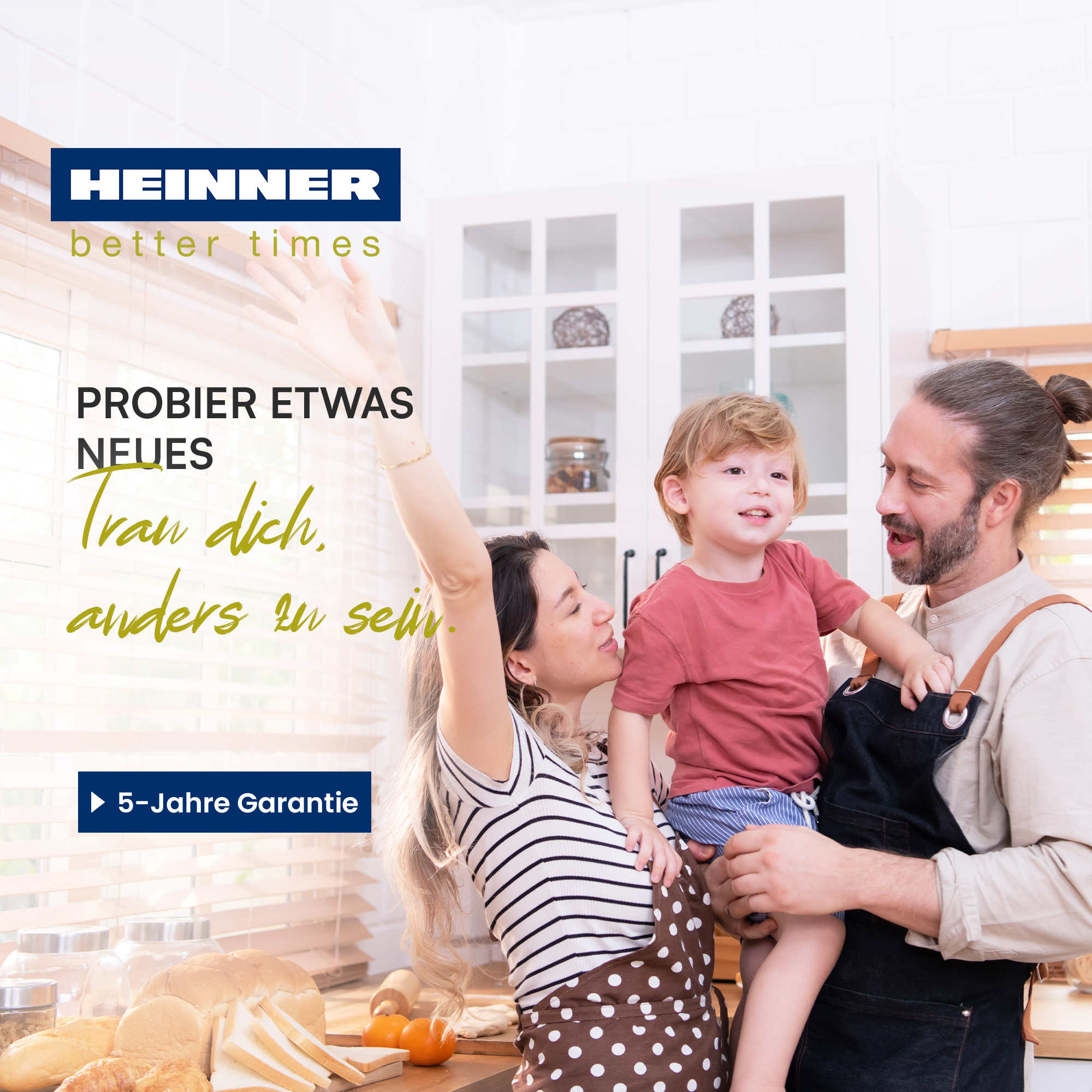 Familie in keuken met brood. HEINNER logo en aanbieding.