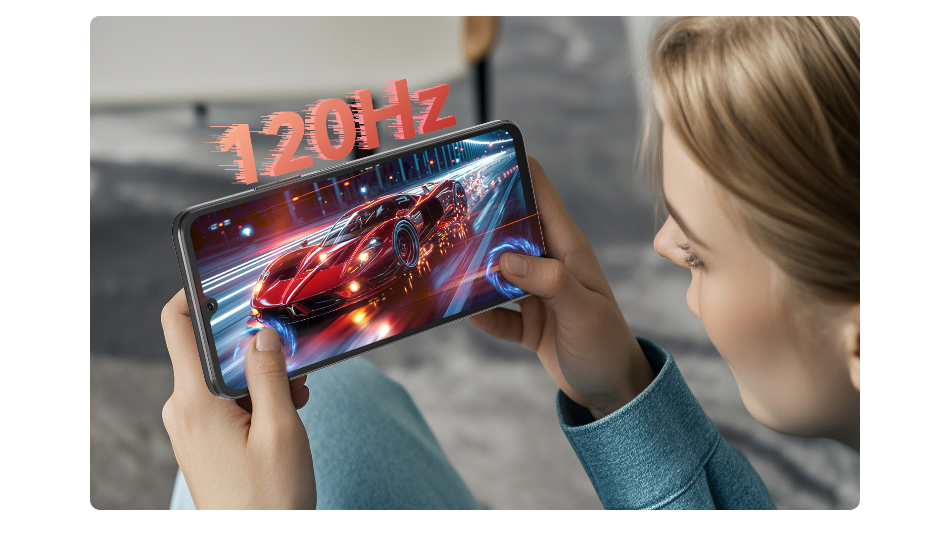 Kobieta gra w grę wyścigową na smartfonie 120Hz.