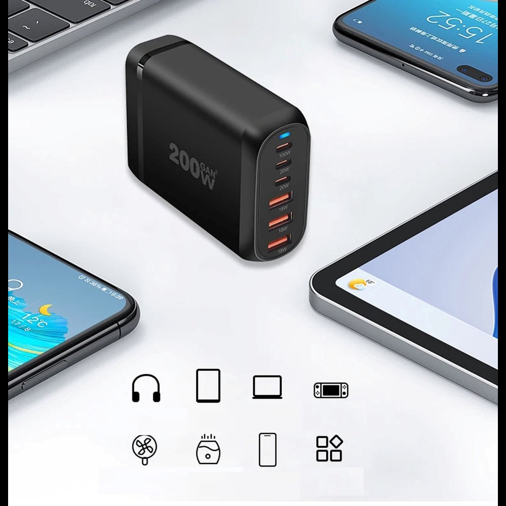 Zwarte 200W GAN oplader met meerdere poorten, omringd door telefoons en tablet.