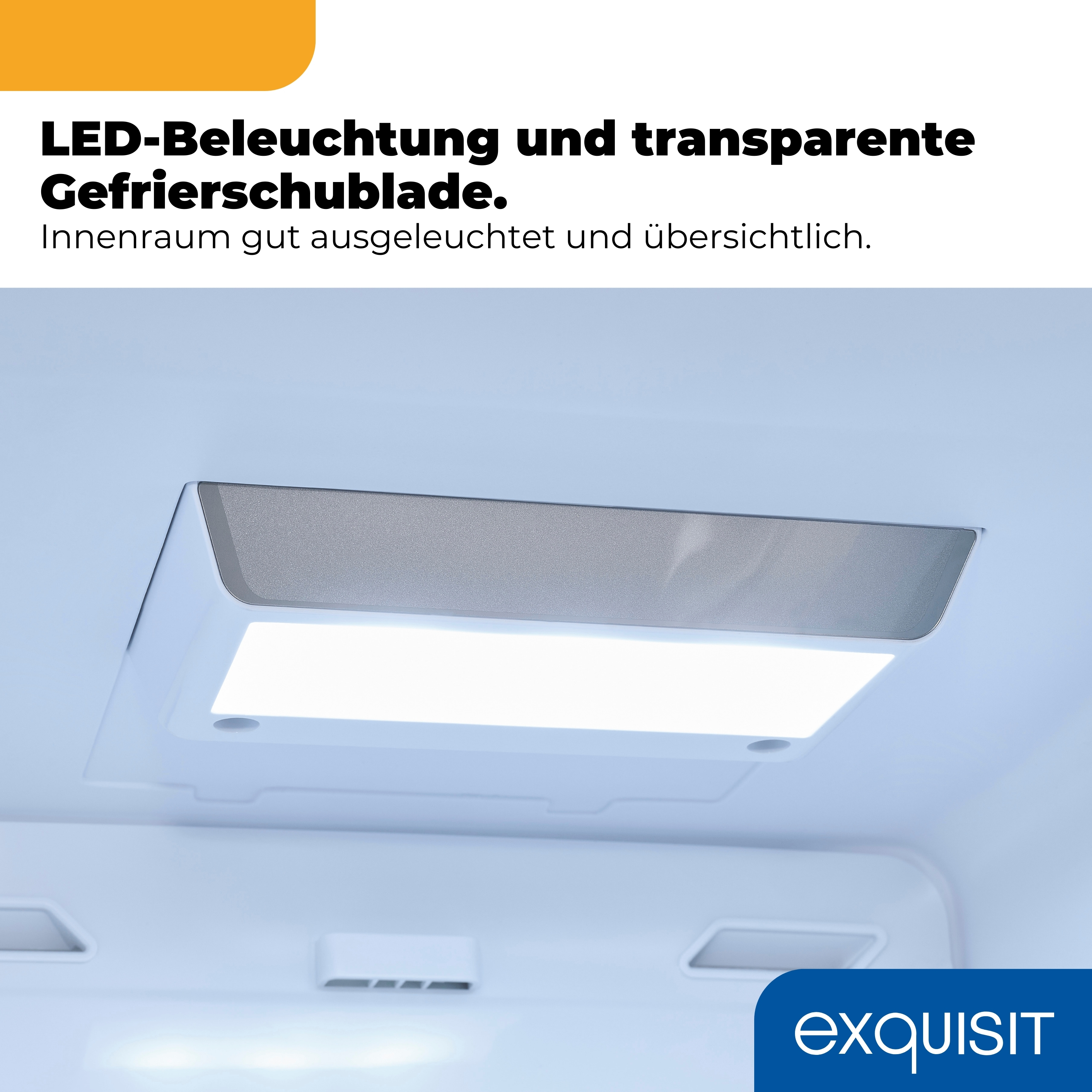 Ein hell erleuchtetes Kühlschrankfach mit LED-Beleuchtung und einem transparenten Fachboden.