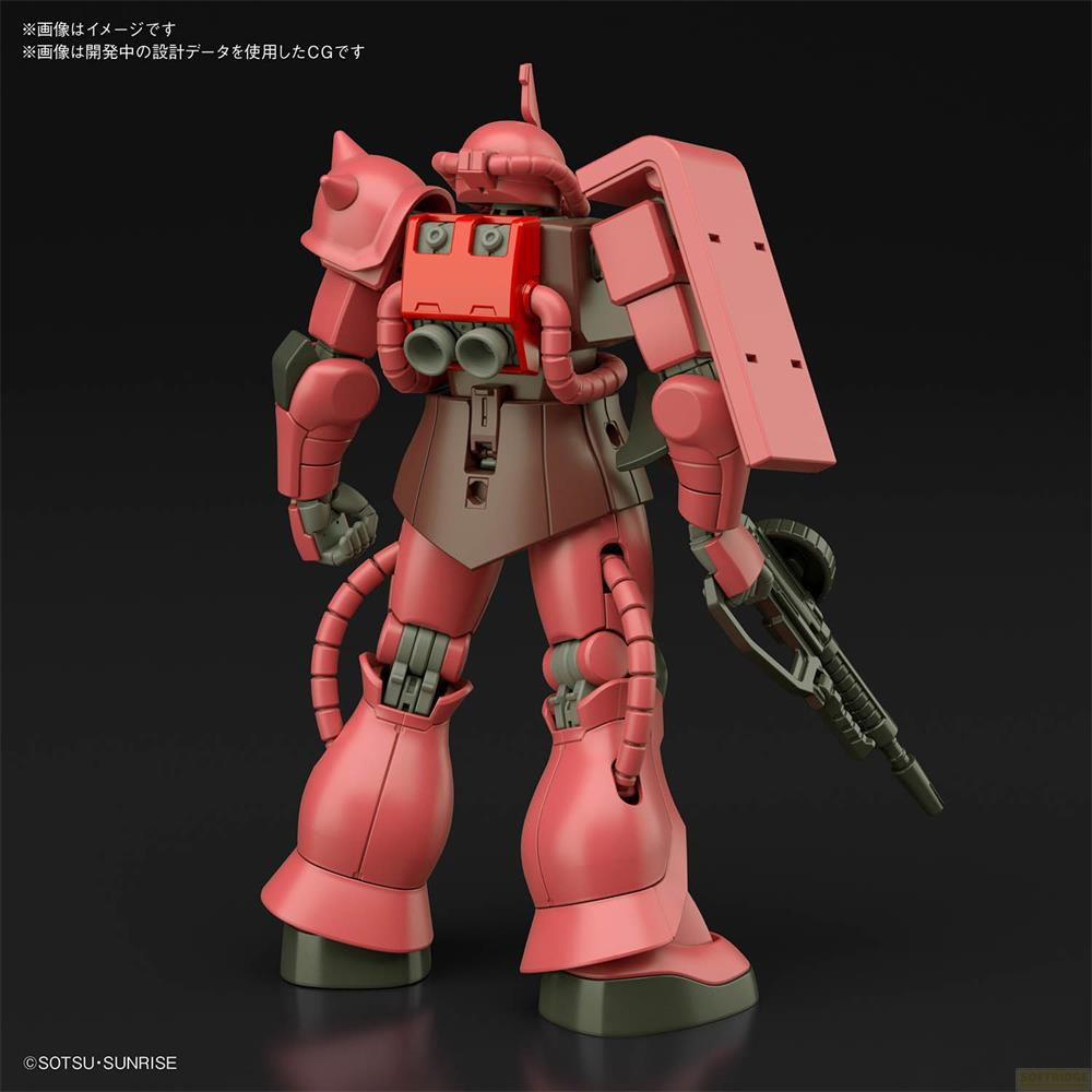 Ein roter Zaku-Roboter mit Gewehr steht vor schwarzem Hintergrund.