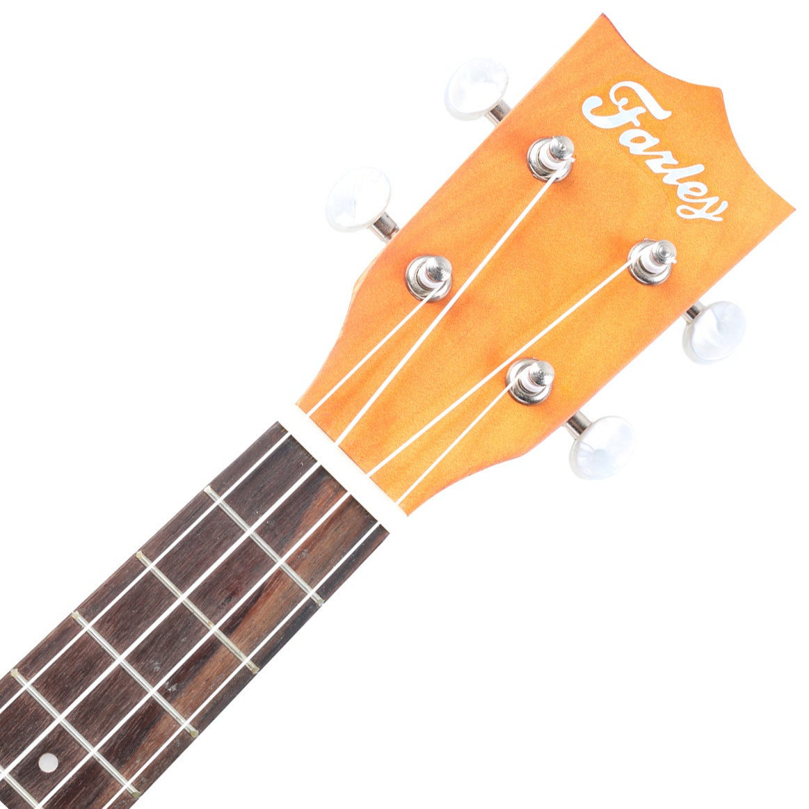 Oranje ukulele kop met stemknoppen en snaren. Witte tekst.