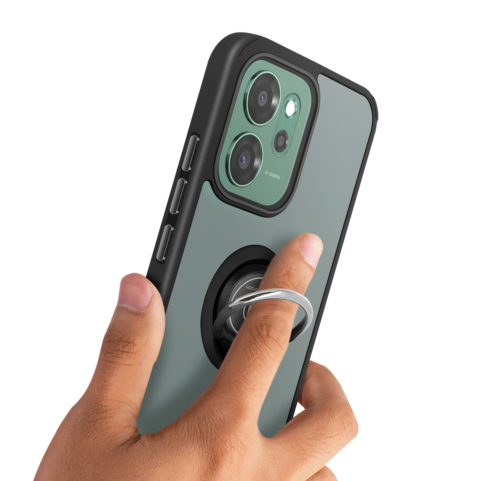 Een hand houdt een telefoon vast met ringhouder en drie camera's.