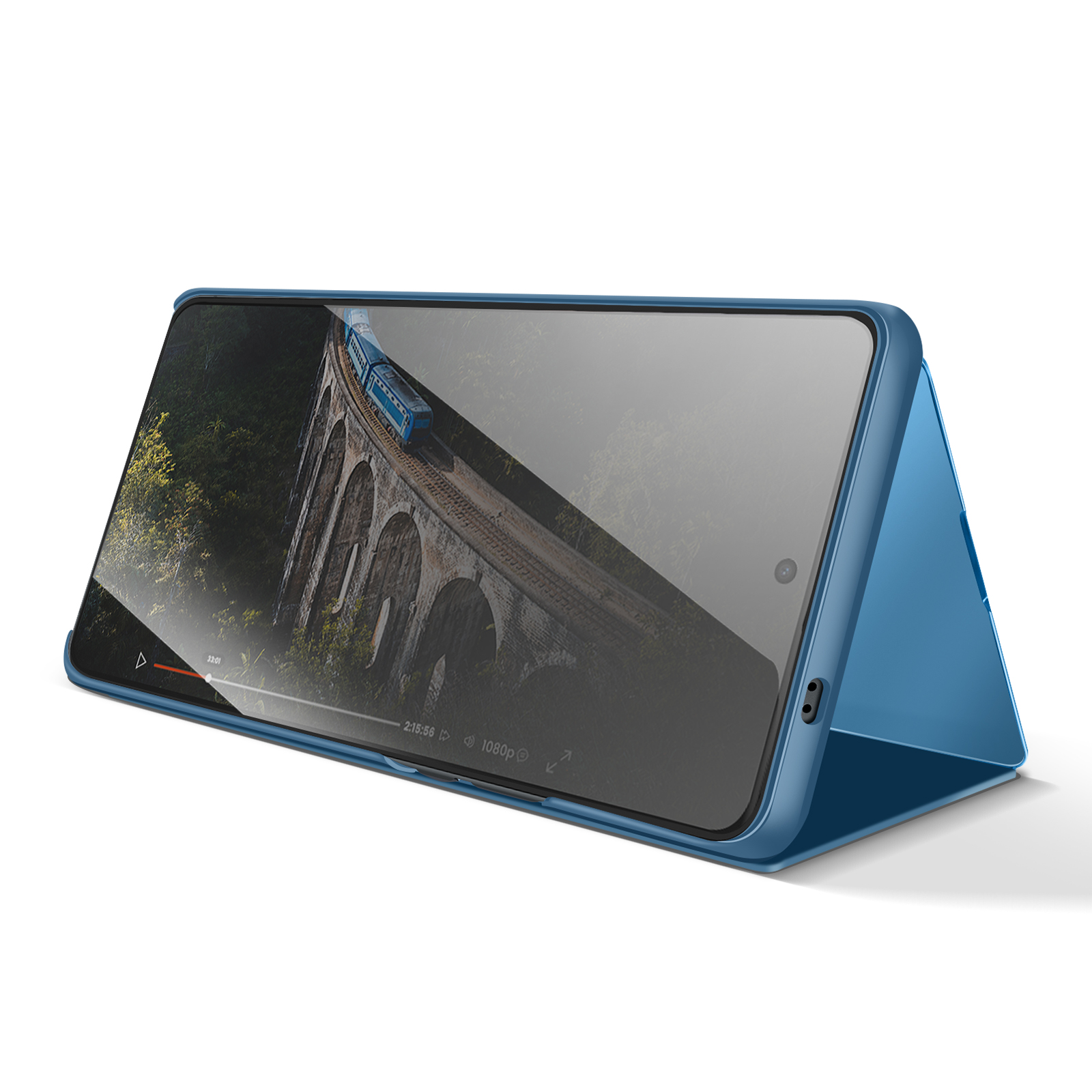 Een blauwe telefoon in een blauwe hoes toont een trein op een brug. Geïsoleerd op wit.