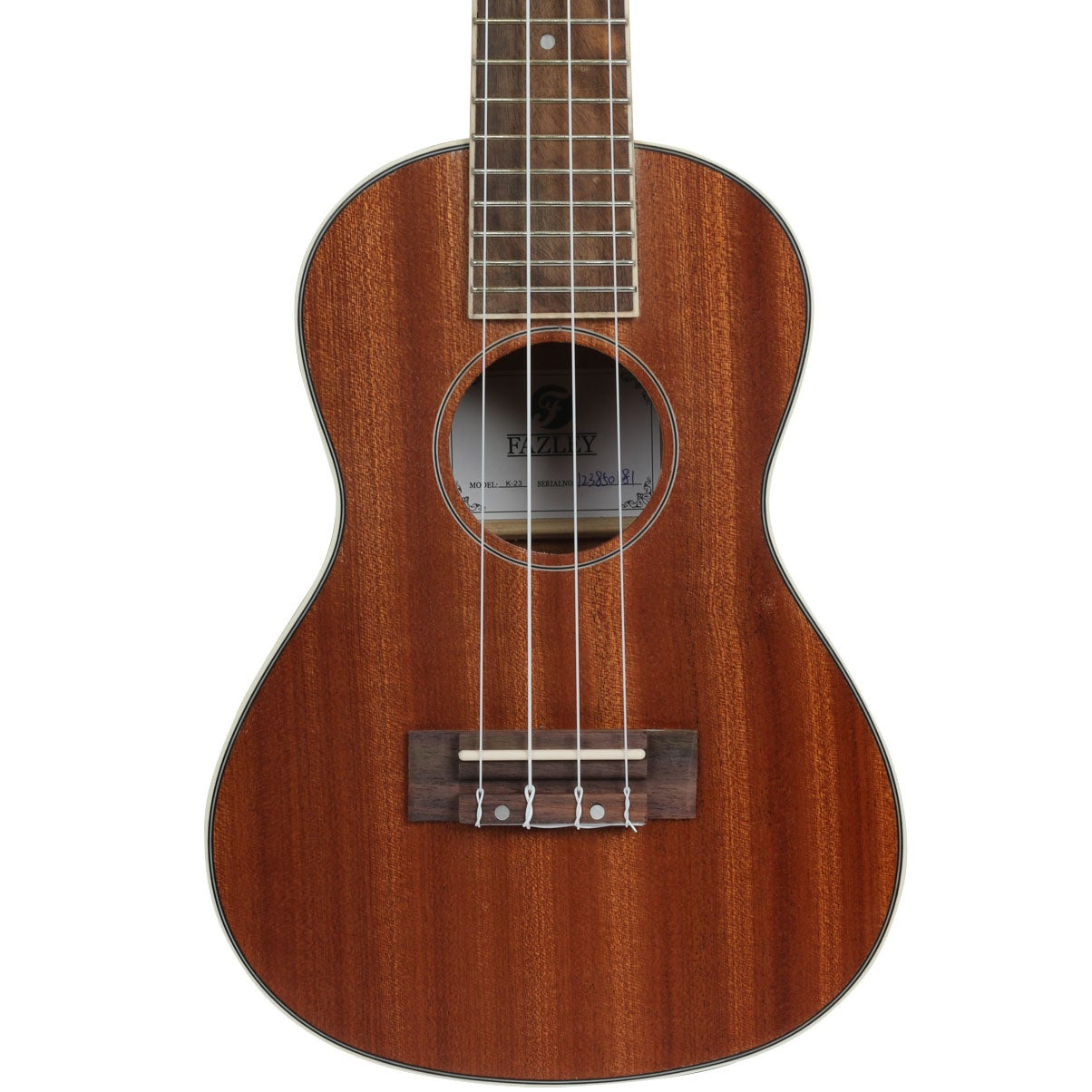 Een bruine ukulele met vier snaren en een rond klankgat.