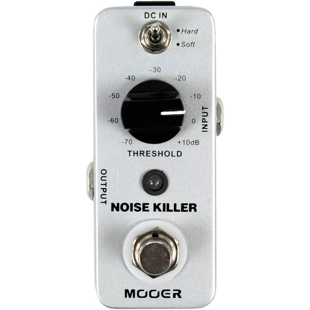 Giriş, çıkış, DC girişi, eşik düğmesi ve ayak pedalı bulunan gümüş Mooer Noise Killer pedalı.