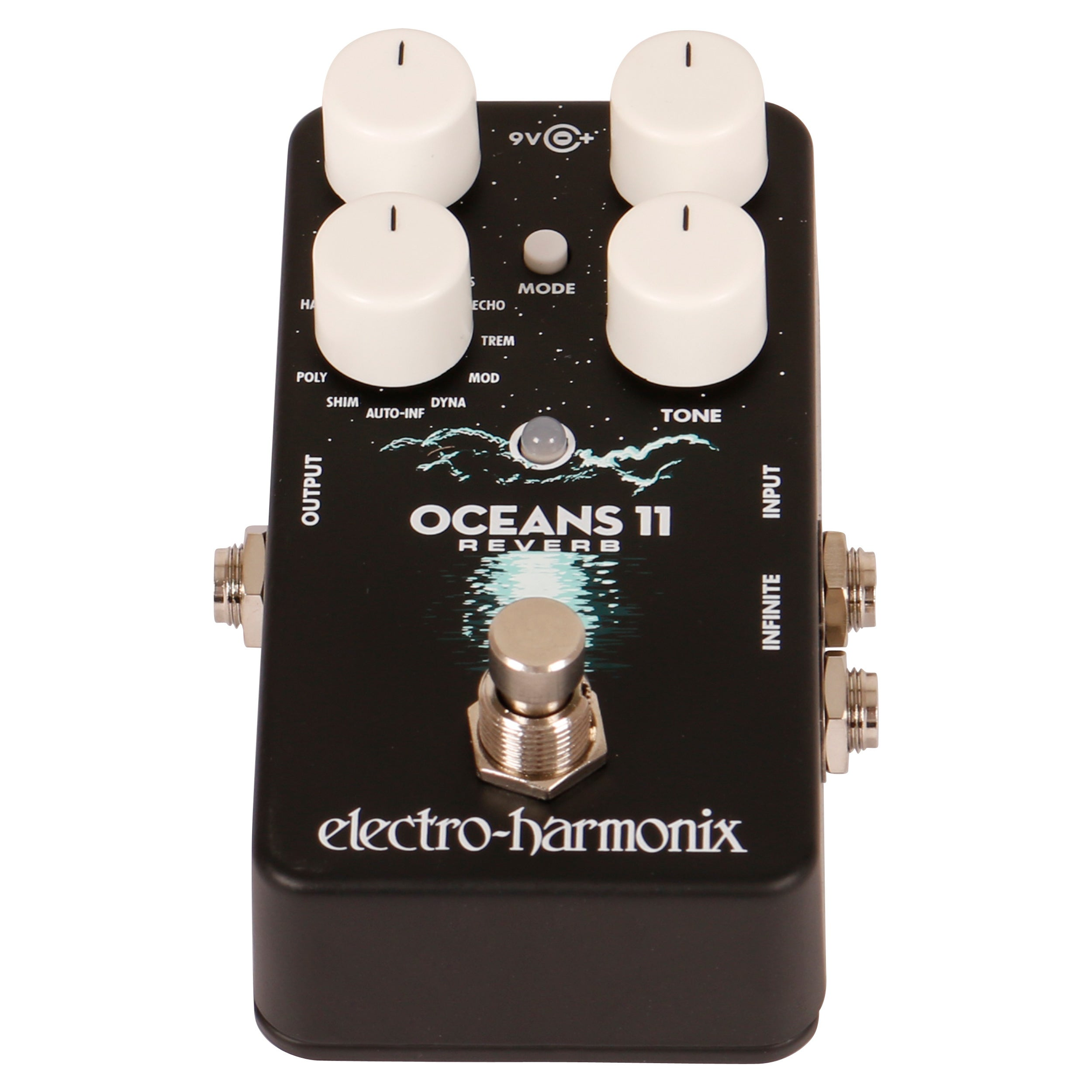 Een zwart Electro-Harmonix Oceans 11 Reverb pedaal met witte knoppen.
