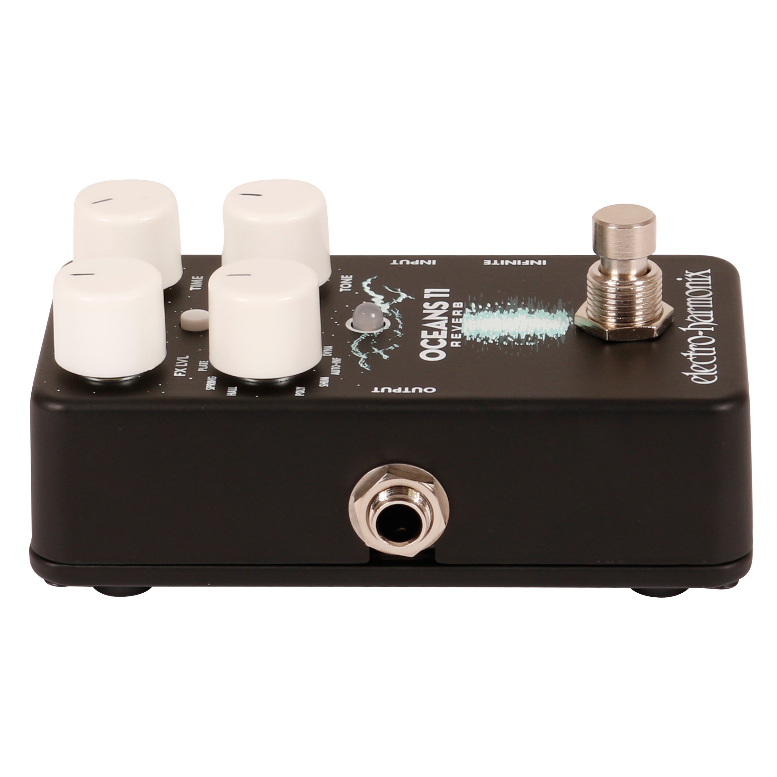 Zwarte Electro-Harmonix Oceans 11 Reverb pedaal met witte knoppen en zilveren voetschakelaar.