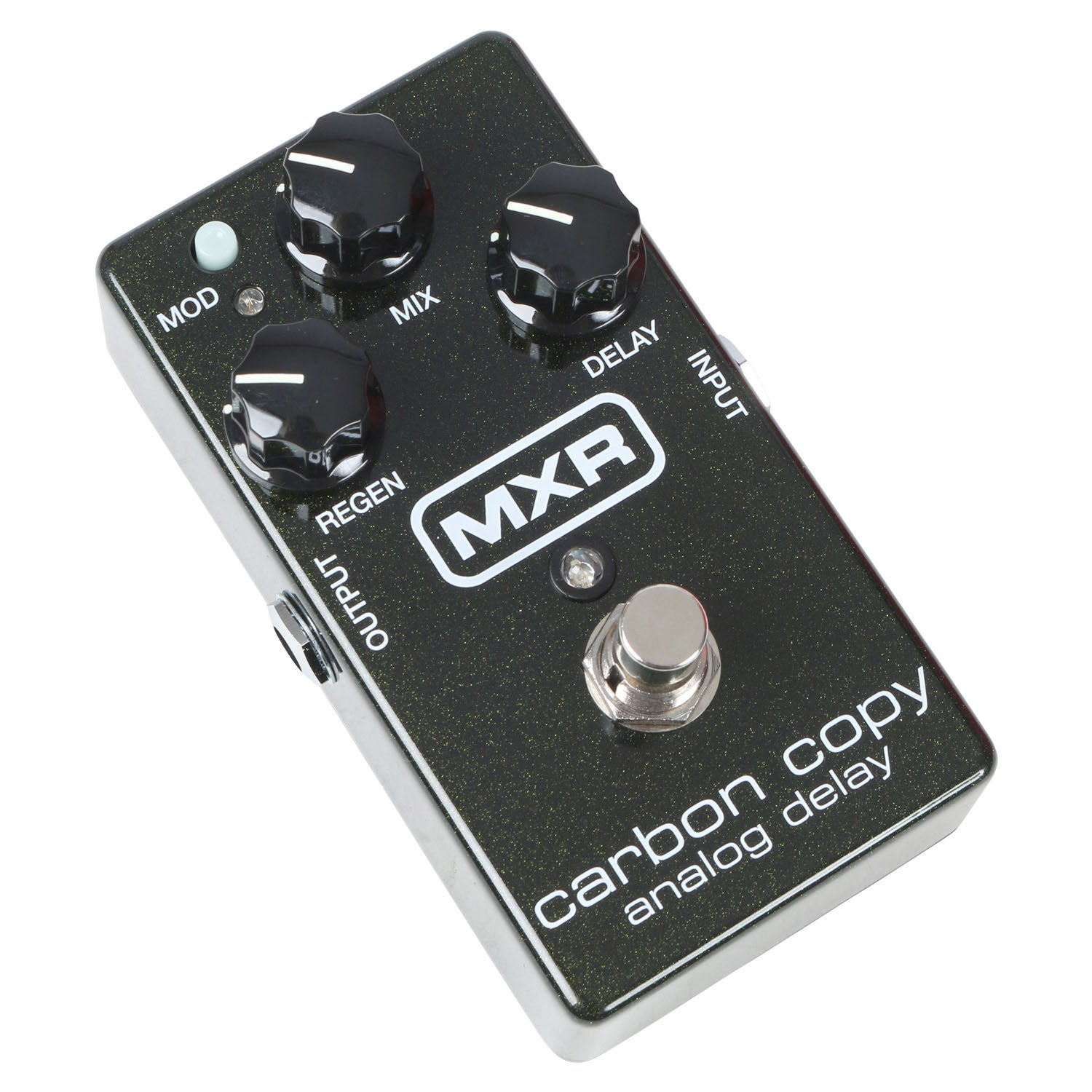 Een donker MXR Carbon Copy Analog Delay pedaal met drie knoppen, een voetschakelaar en labels.