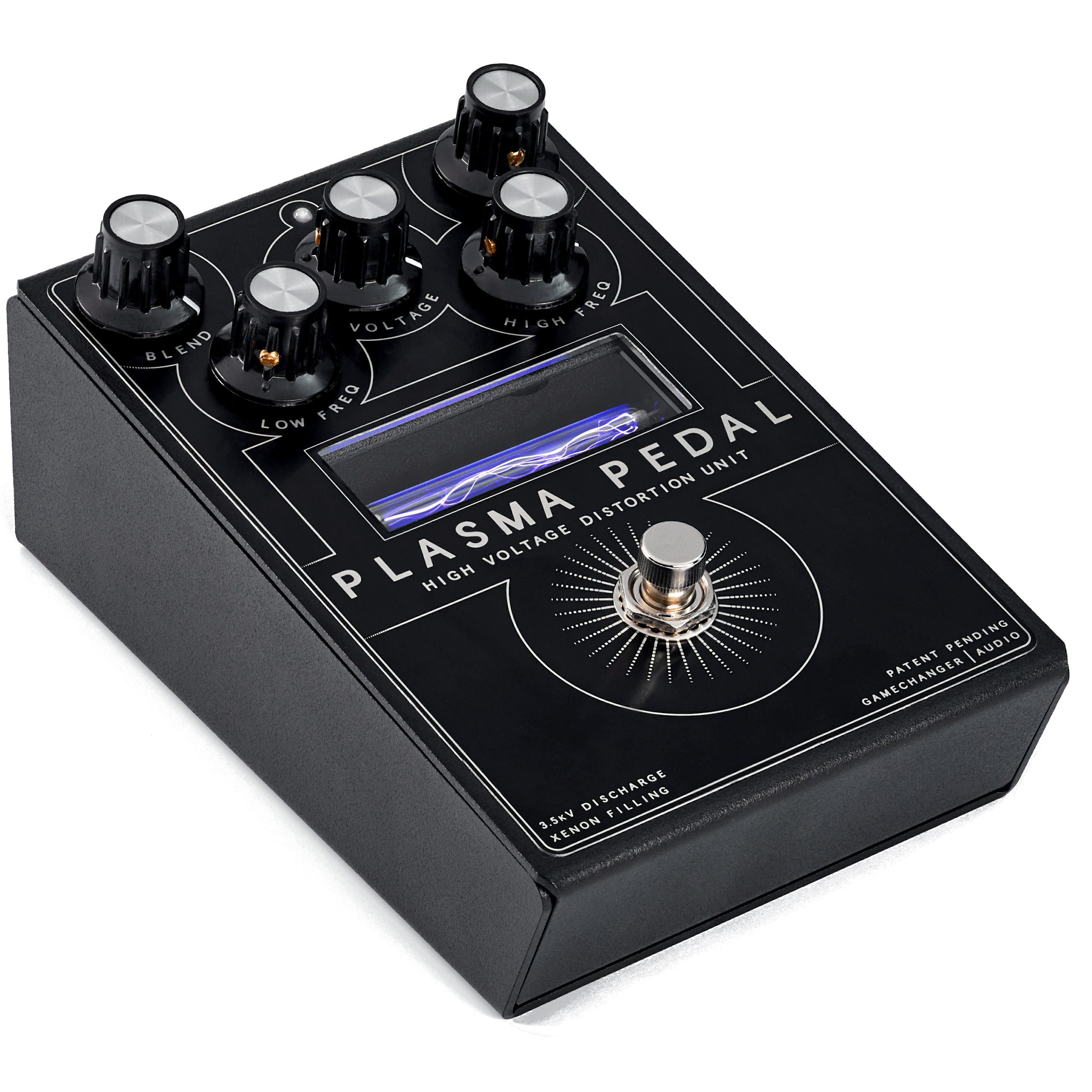 Zwart distortion pedaal met knoppen en gloeiende buis.