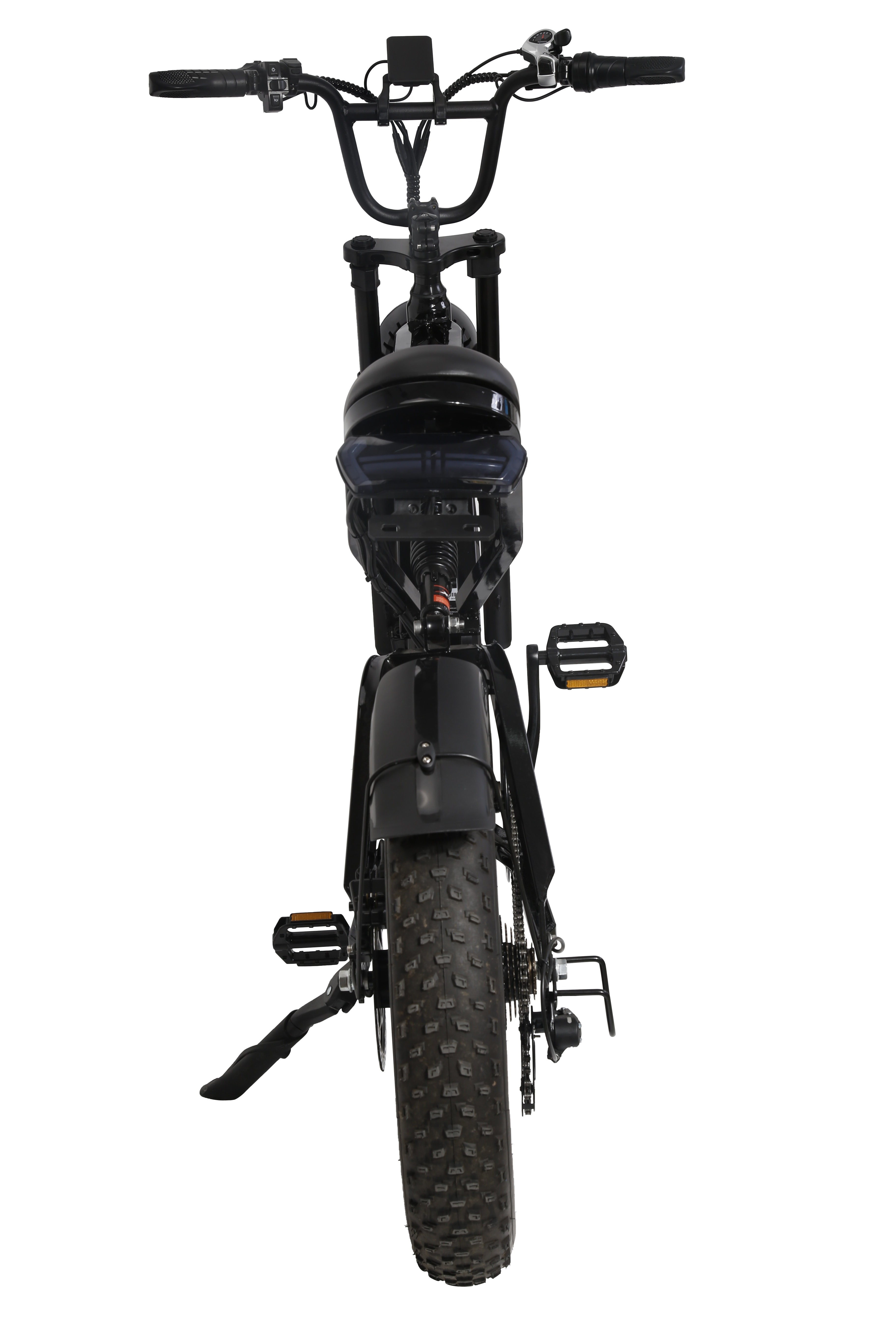 Schwarzes E-Bike mit dickem Reifen, Lenker und Pedalen von hinten.