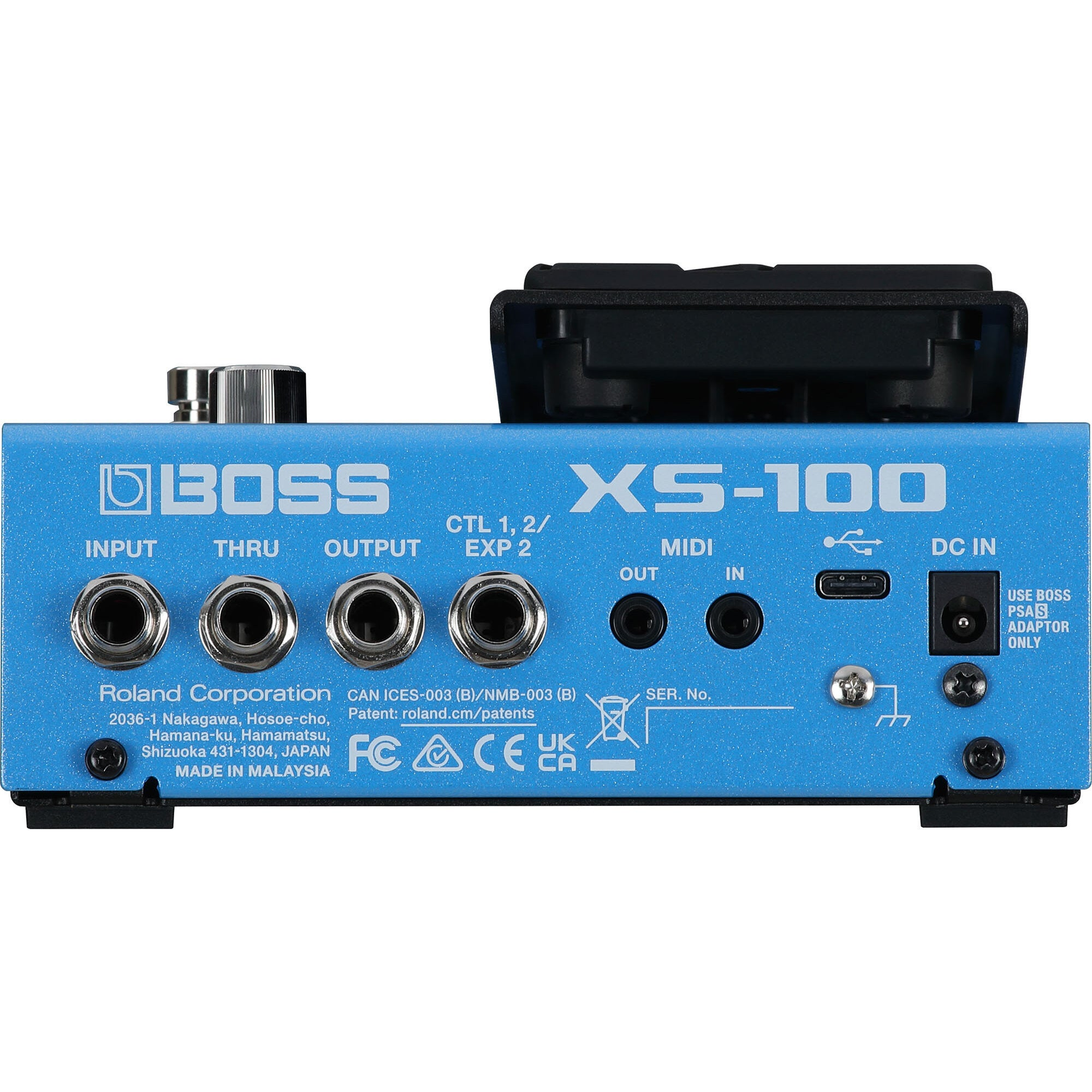 Blauwe BOSS XS-100 met poorten: Input, Thru, Output, MIDI, USB, DC IN.