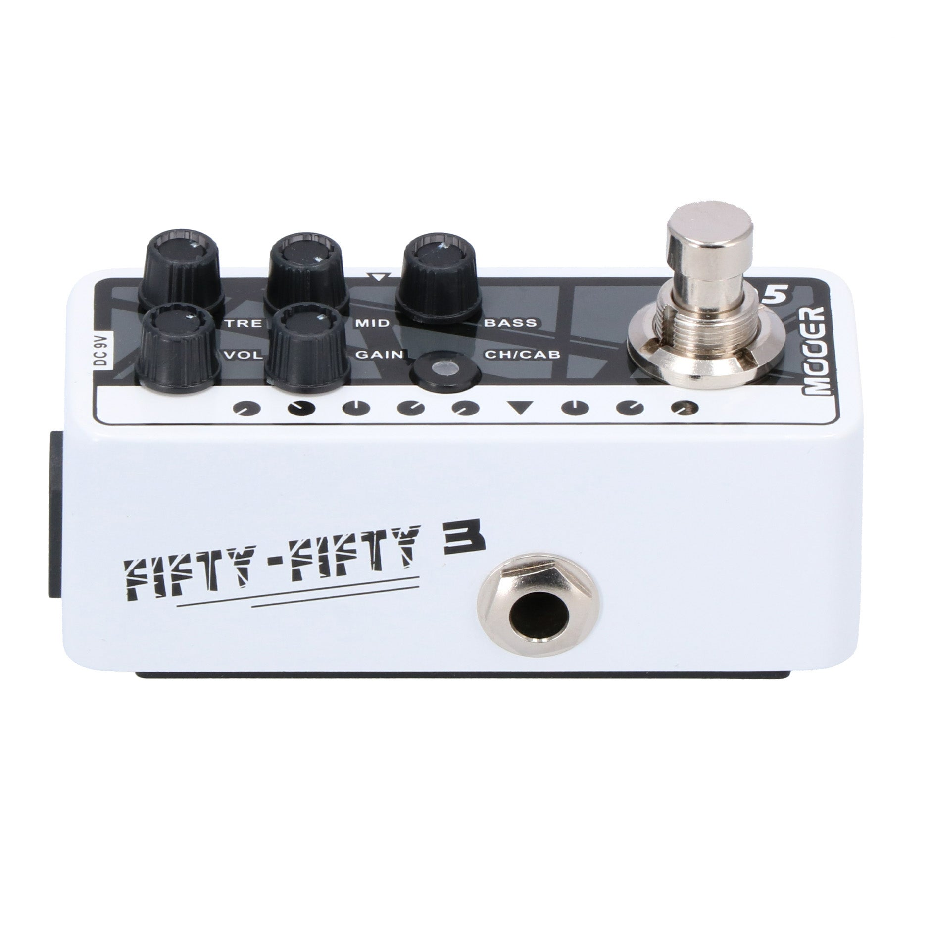 Siyah düğmeli beyaz gitar pedalı, 'FIFTY-FIFTY 3' ve 'MOOER' yazılı.