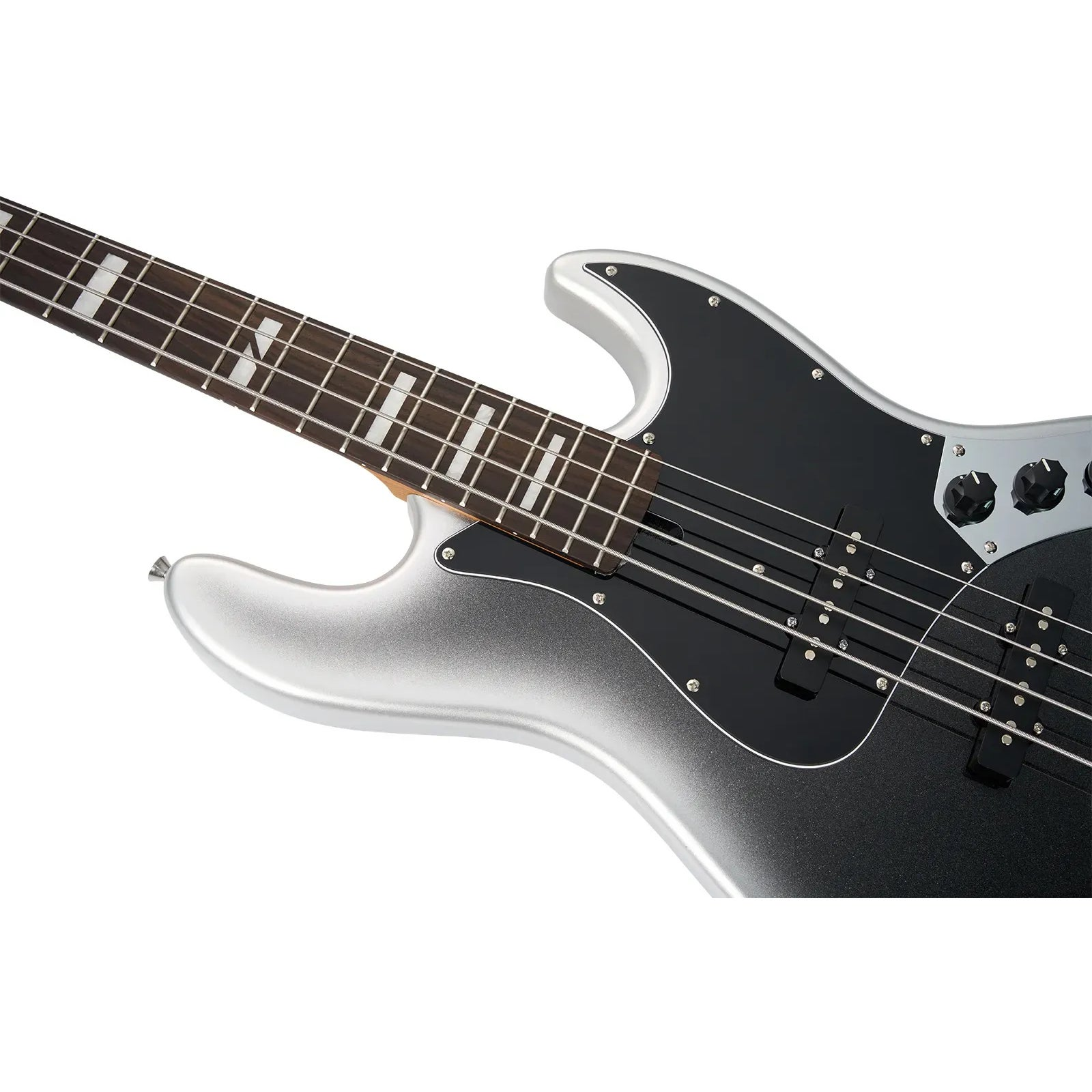 Siyah pena korumalı ve klavyeli gümüş bas gitar.