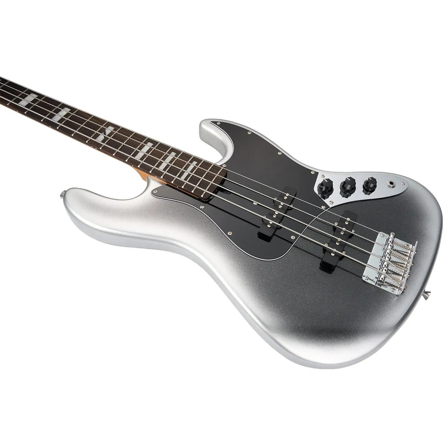 Siyah pena korumalı, dört telli gümüş rengi bas gitar.