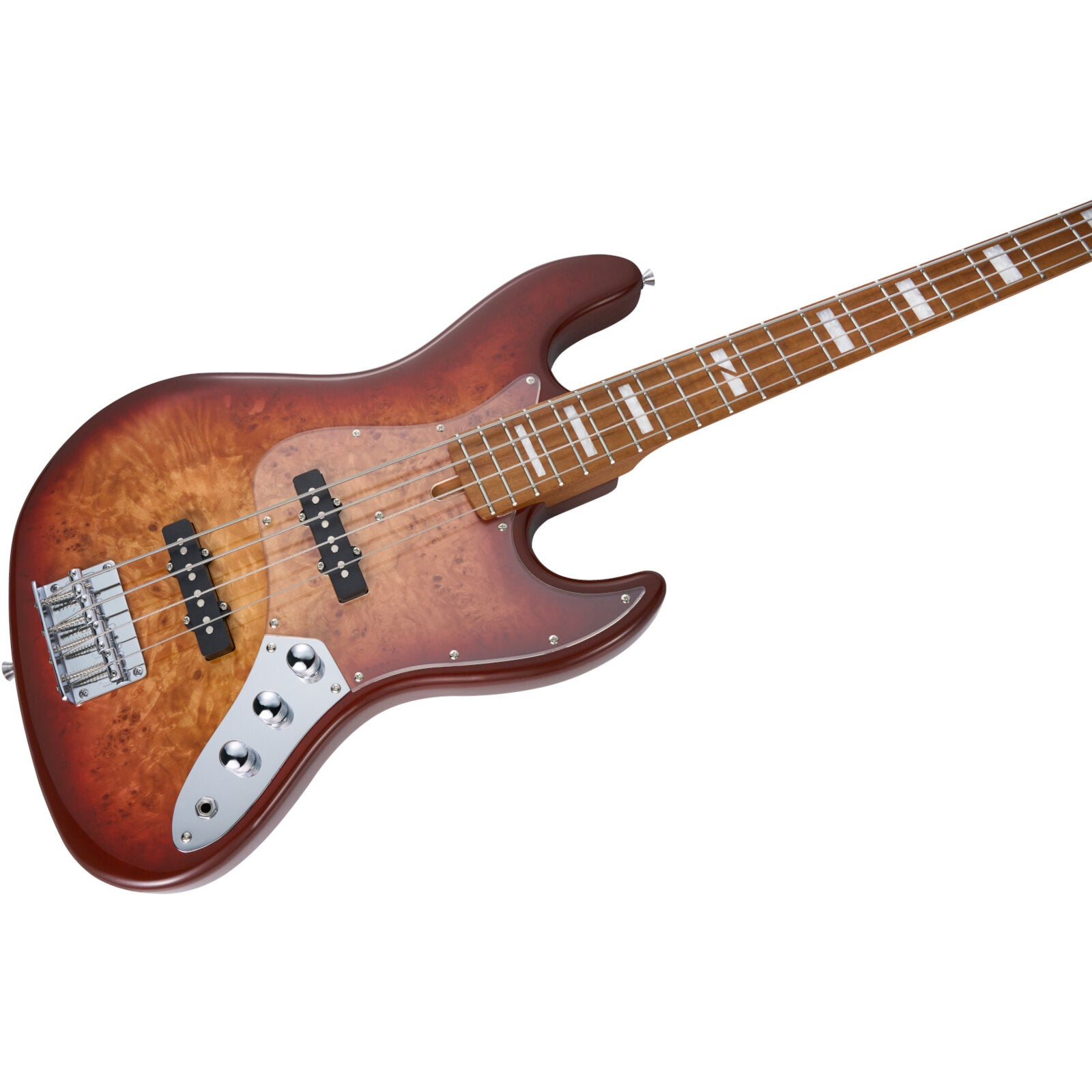 Ahşap damarlı, manyetikli ve gümüş düğmeli kahverengi bas gitar.