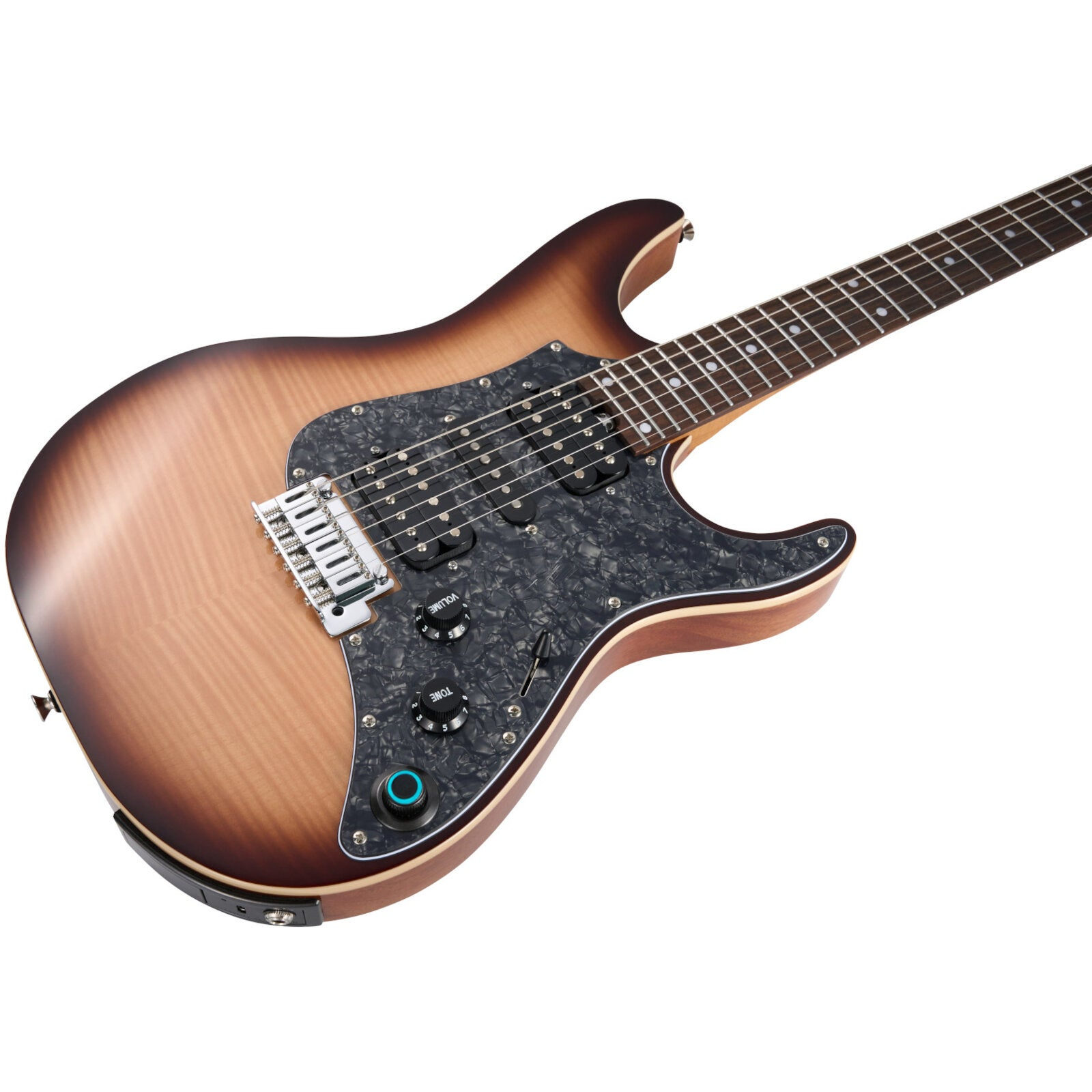 Gümüş donanımlı ve siyah pena korumalı kahverengi elektro gitar.