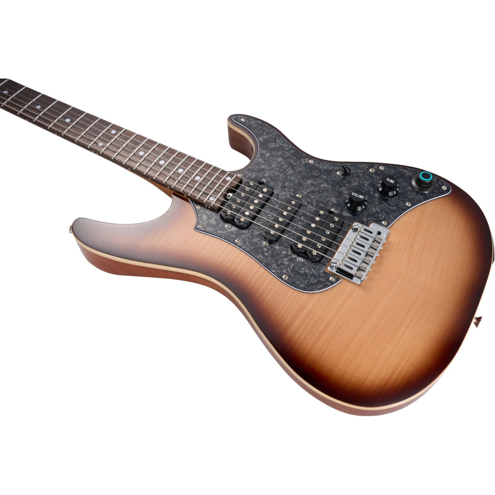 Siyah desenli pena korumalı, gümüş donanımlı kahverengi elektro gitar gövdesi.