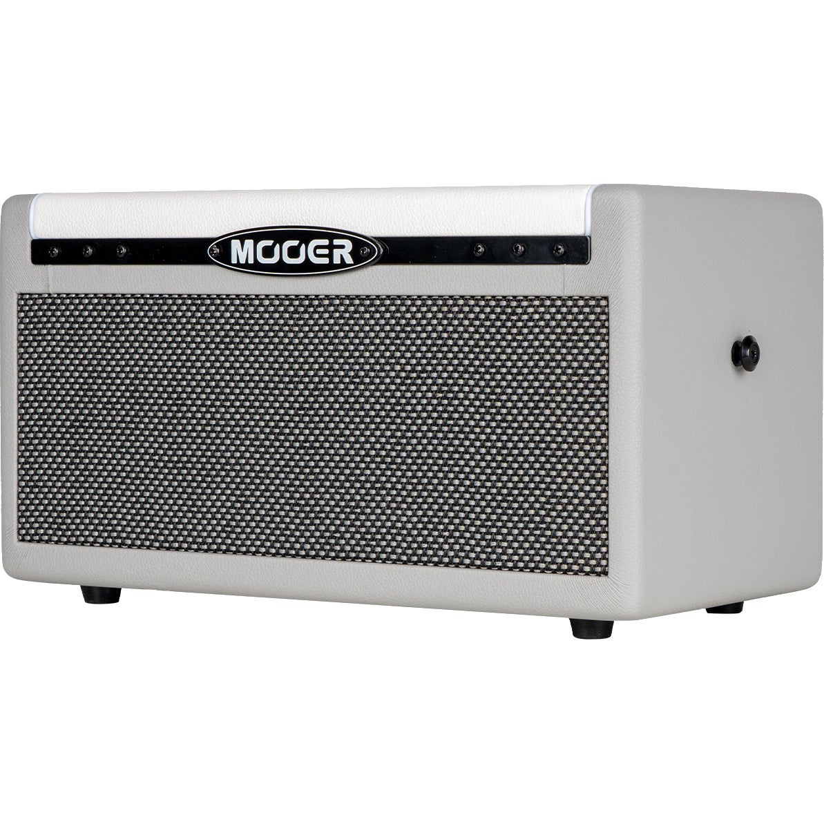 Gümüş kenarlı siyah hoparlör ızgaralı beyaz Mooer gitar amfisi.