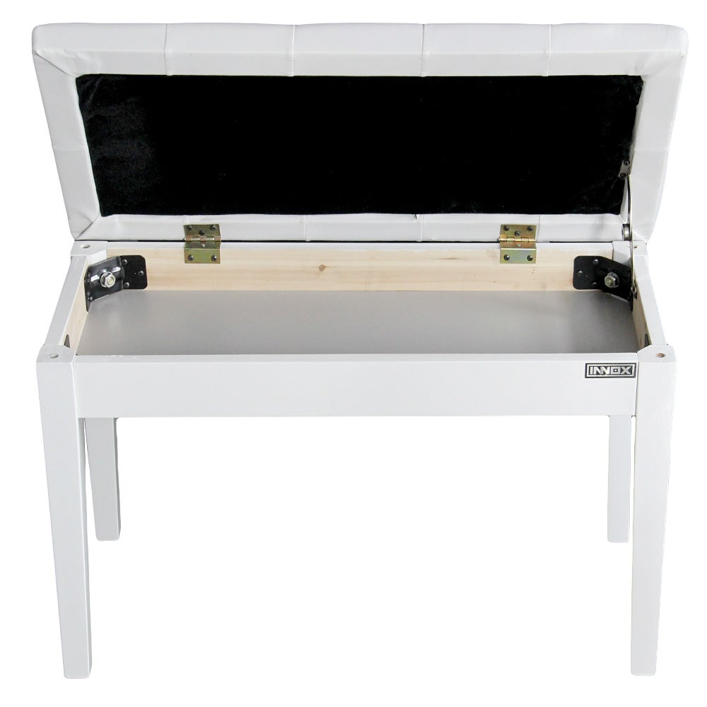Een witte pianokruk met het deksel open, dat een zwart interieur onthult.