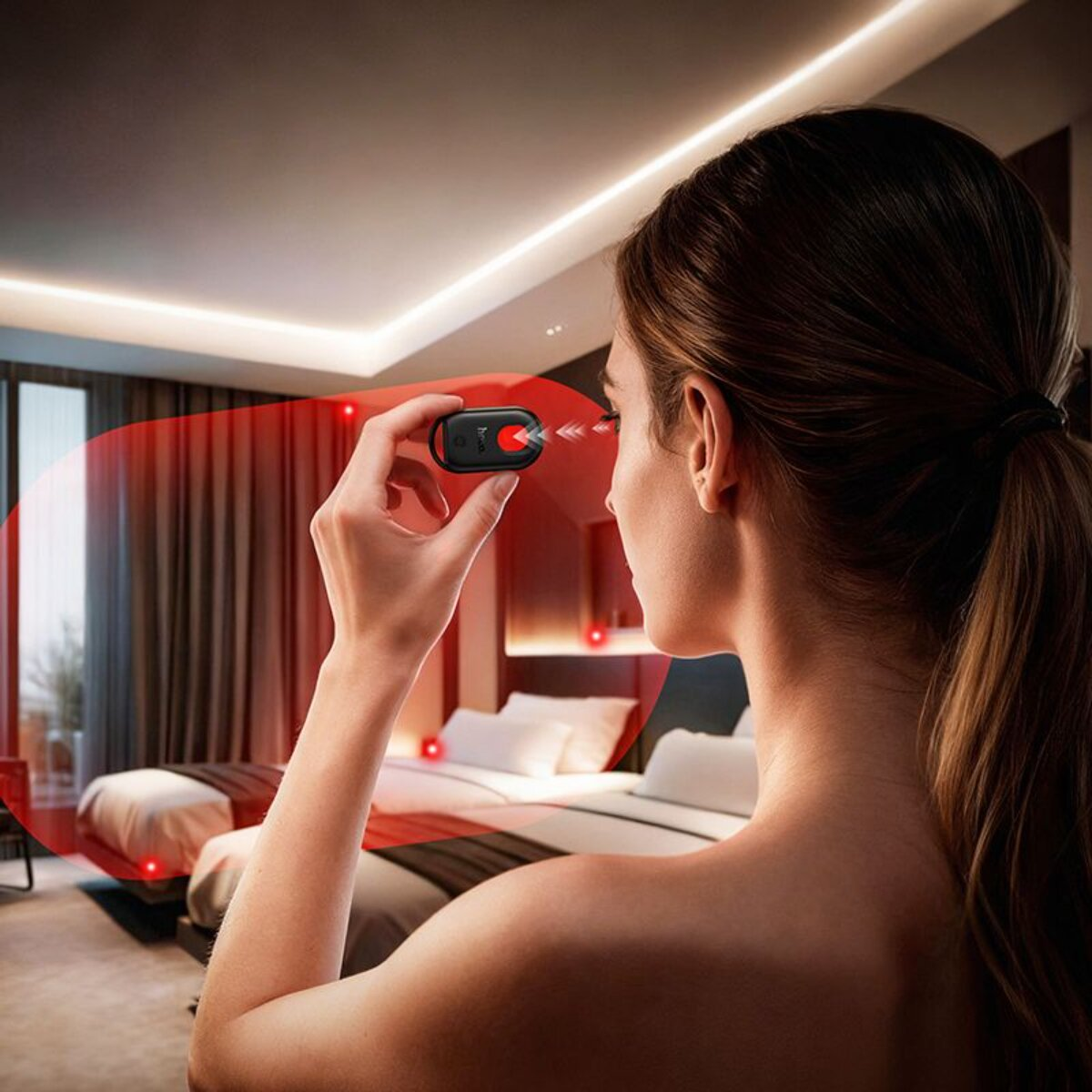 Donna tiene telecomando in camera da letto con raggi rossi.