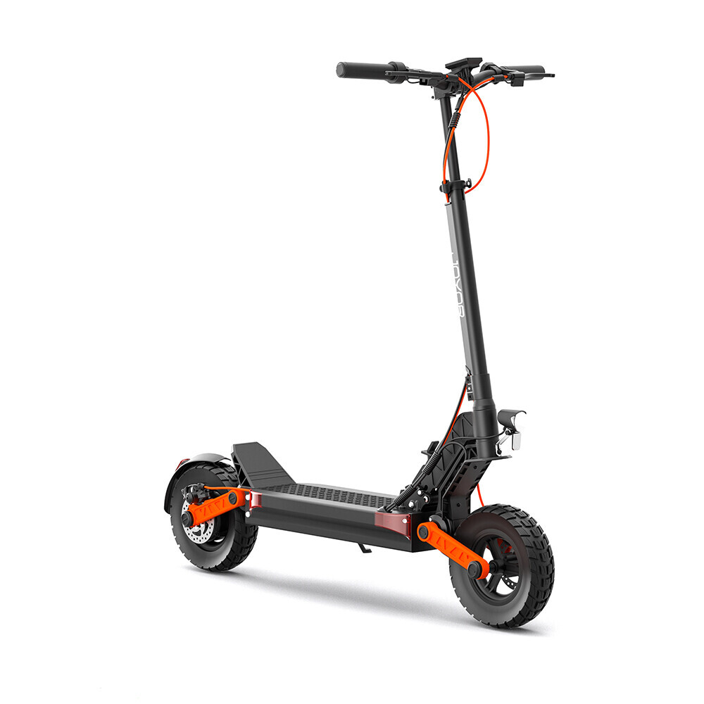 Uno scooter elettrico nero con accenti arancioni su sfondo bianco.