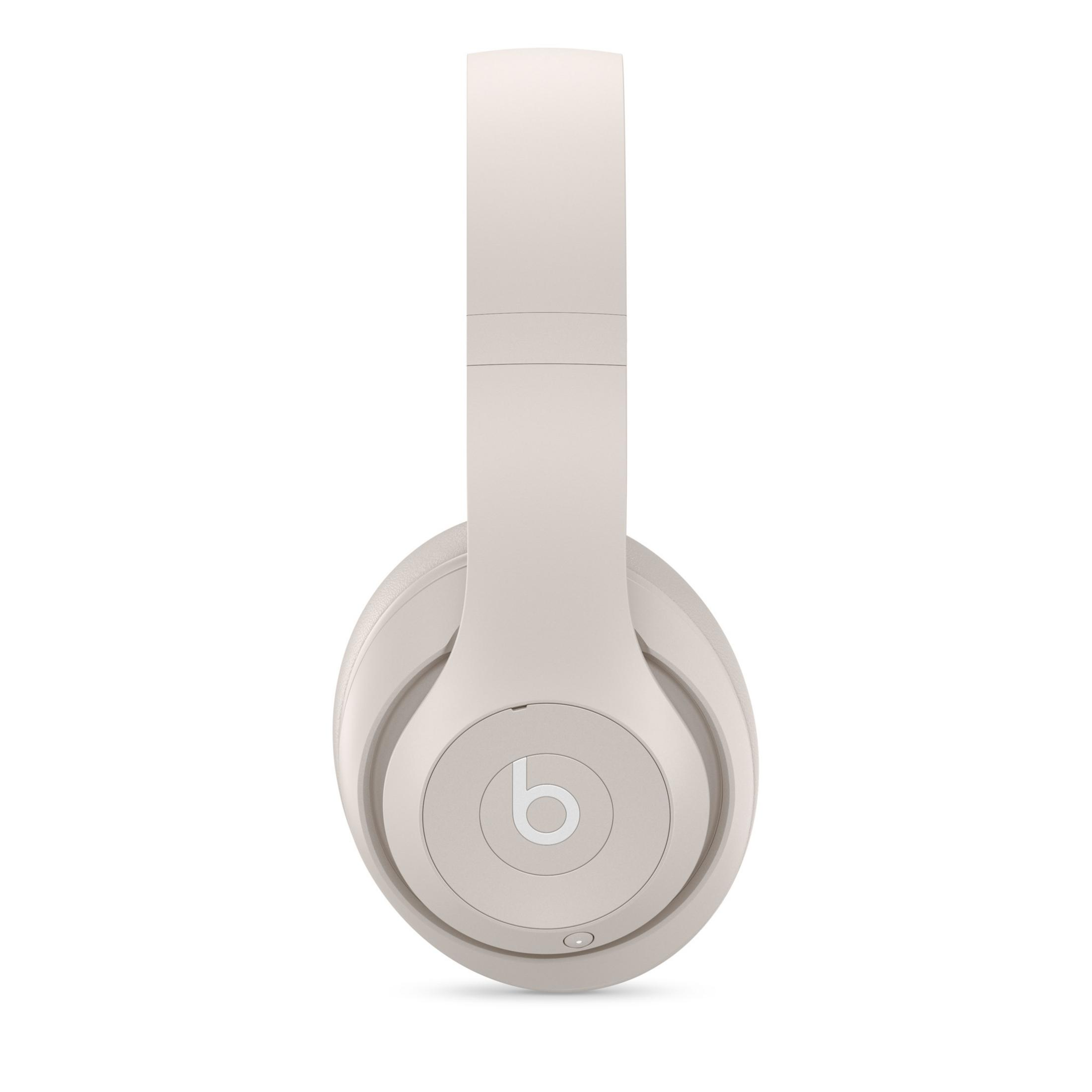 Beige koptelefoon met Beats-logo. Studio koptelefoon.