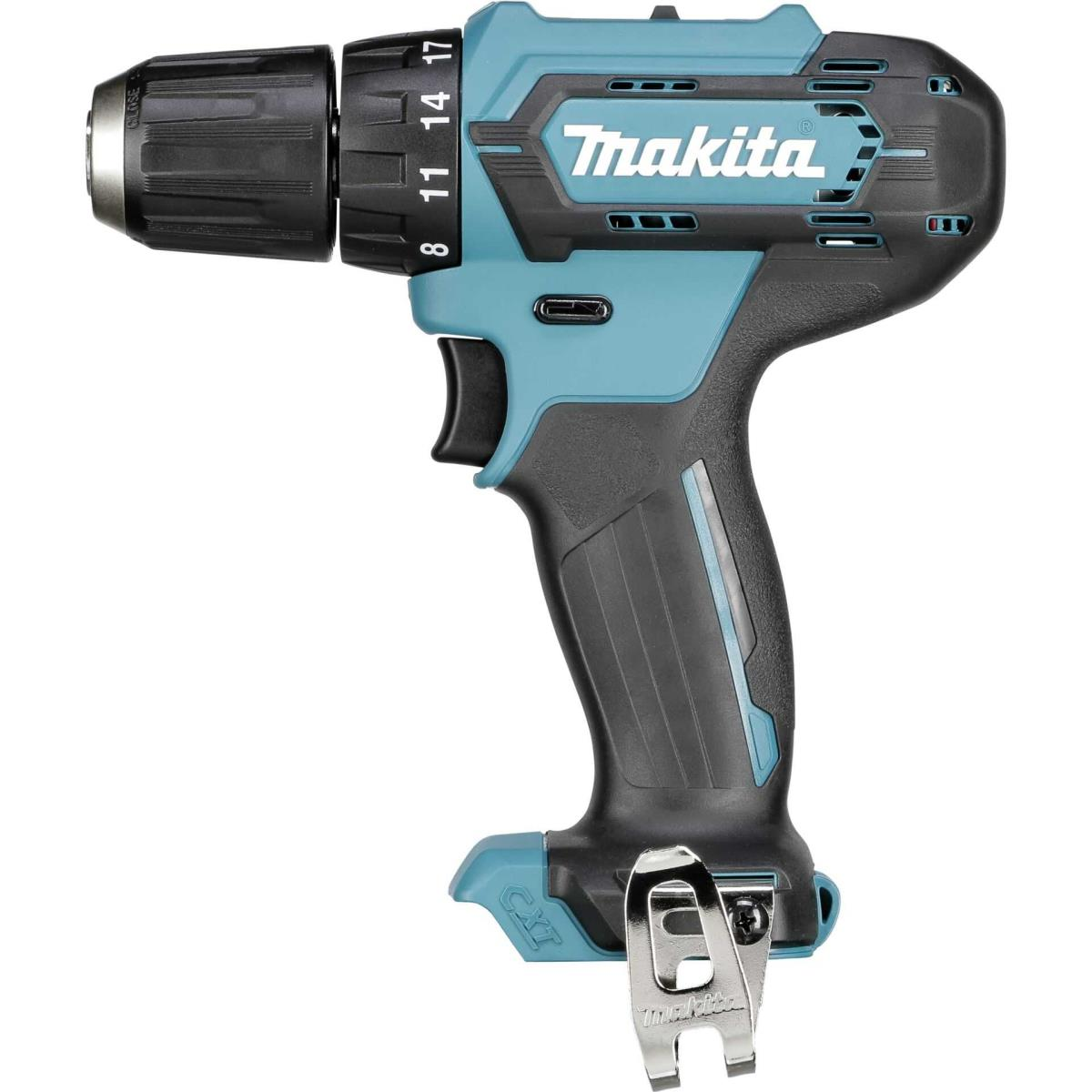 Ein blau-schwarzer Makita-Akkuschrauber mit Bohrfutter und Drehmomenteinstellung.
