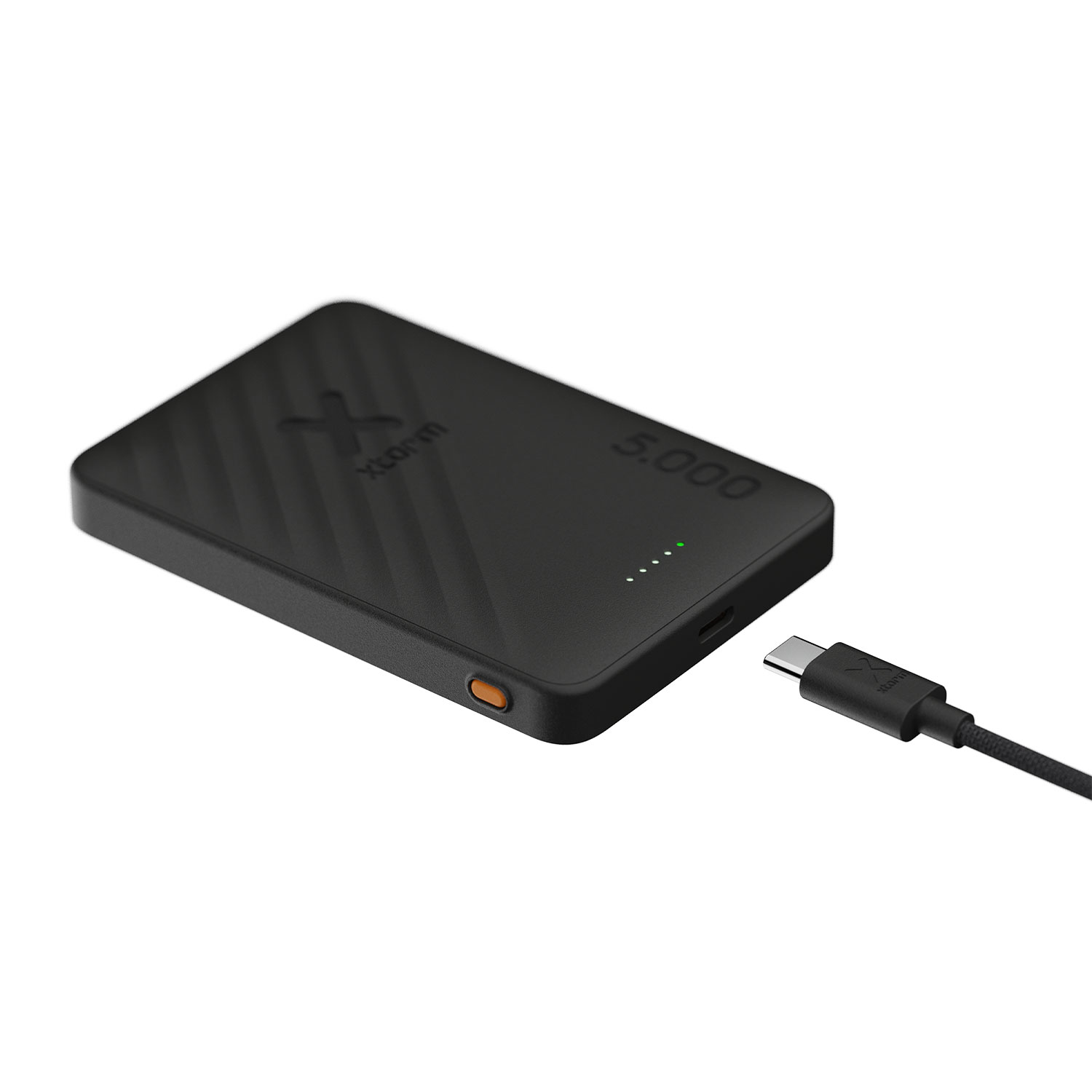 Schwarzes Powerbank mit USB-C-Kabel, 5000 mAh Kapazität.