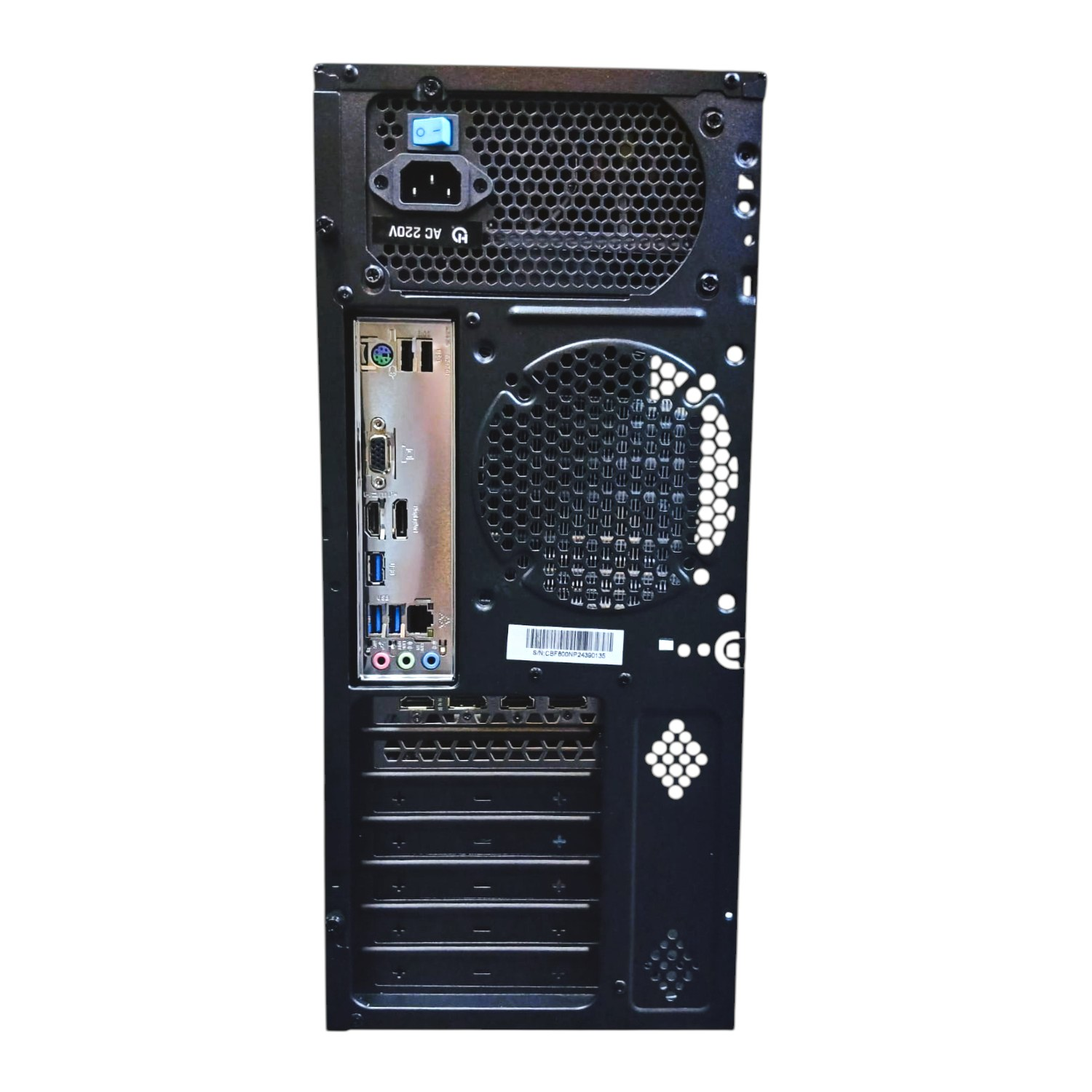 Parte trasera de una torre de PC negra con puertos, ventilación e interruptor.