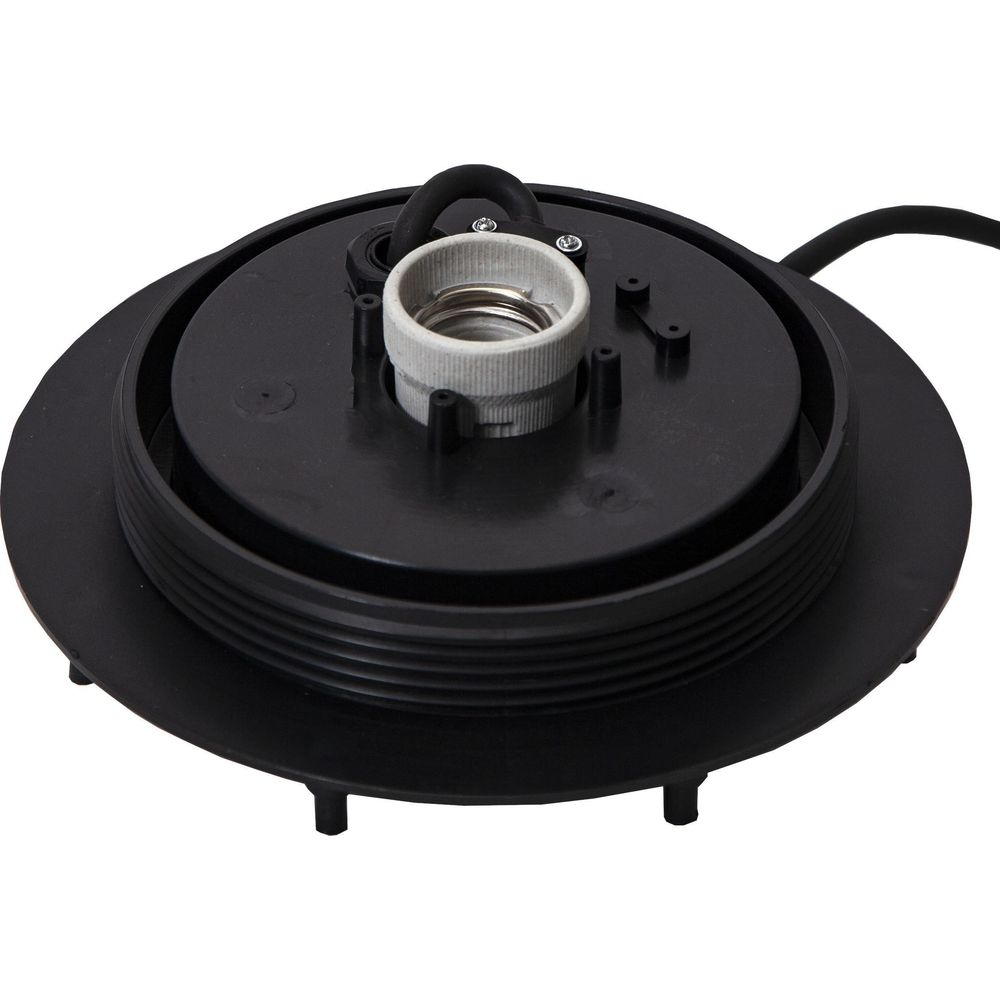 Ein schwarzer Lampensockel mit einem weißen Gewinde für eine Glühbirne.
