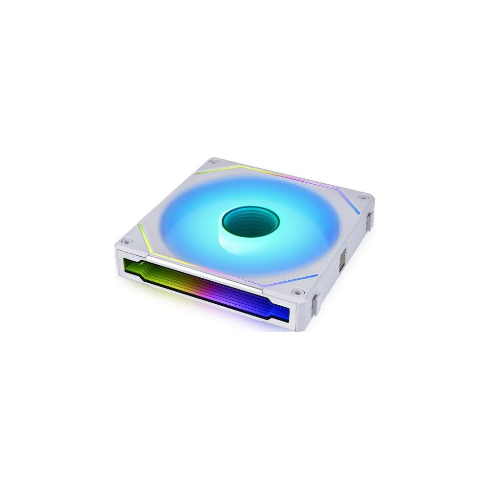 Una ventola bianca per computer con illuminazione RGB brilla di colori blu e arcobaleno.