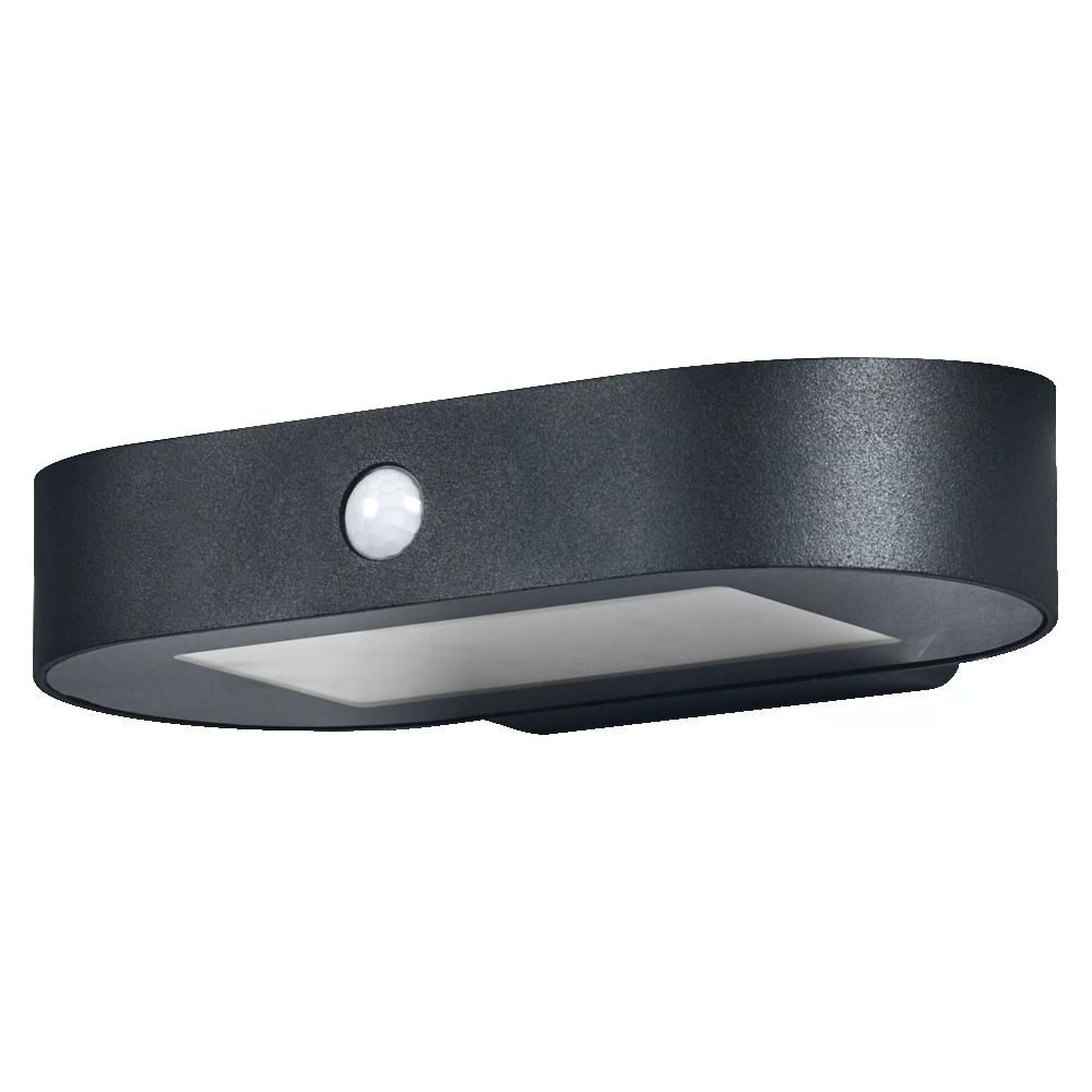 Schwarze Wandleuchte mit Bewegungsmelder und rechteckigem Lichtfeld.