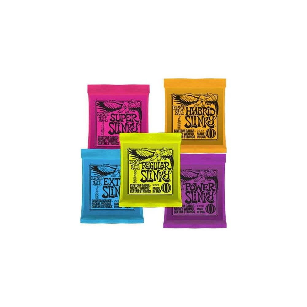 Fünf Packungen Ernie Ball Gitarrensaiten: Super, Hybrid, Extra, Regular, Power Slinky.
