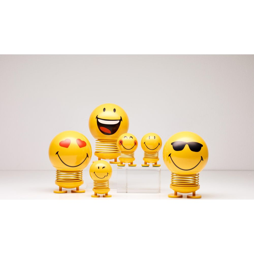 Sei figure emoji gialle su molle, alcune con occhiali da sole o occhi a cuore.