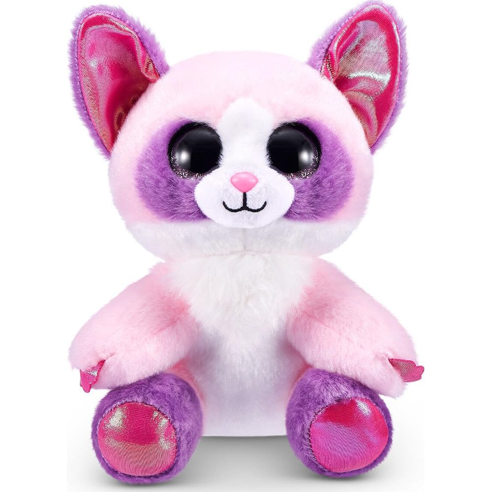 Une peluche rose et violette avec de grands yeux brillants est assise.