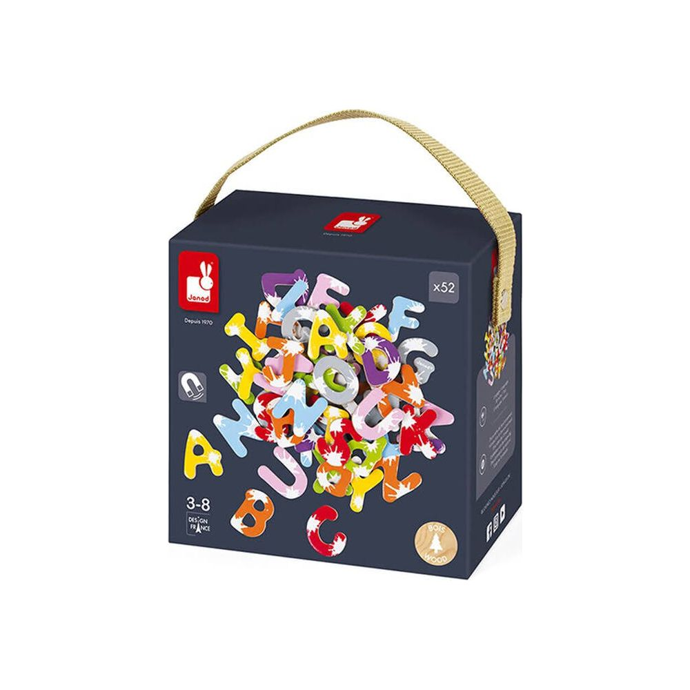 Dunkelblaue Box mit bunten Holzbuchstaben und Henkel.