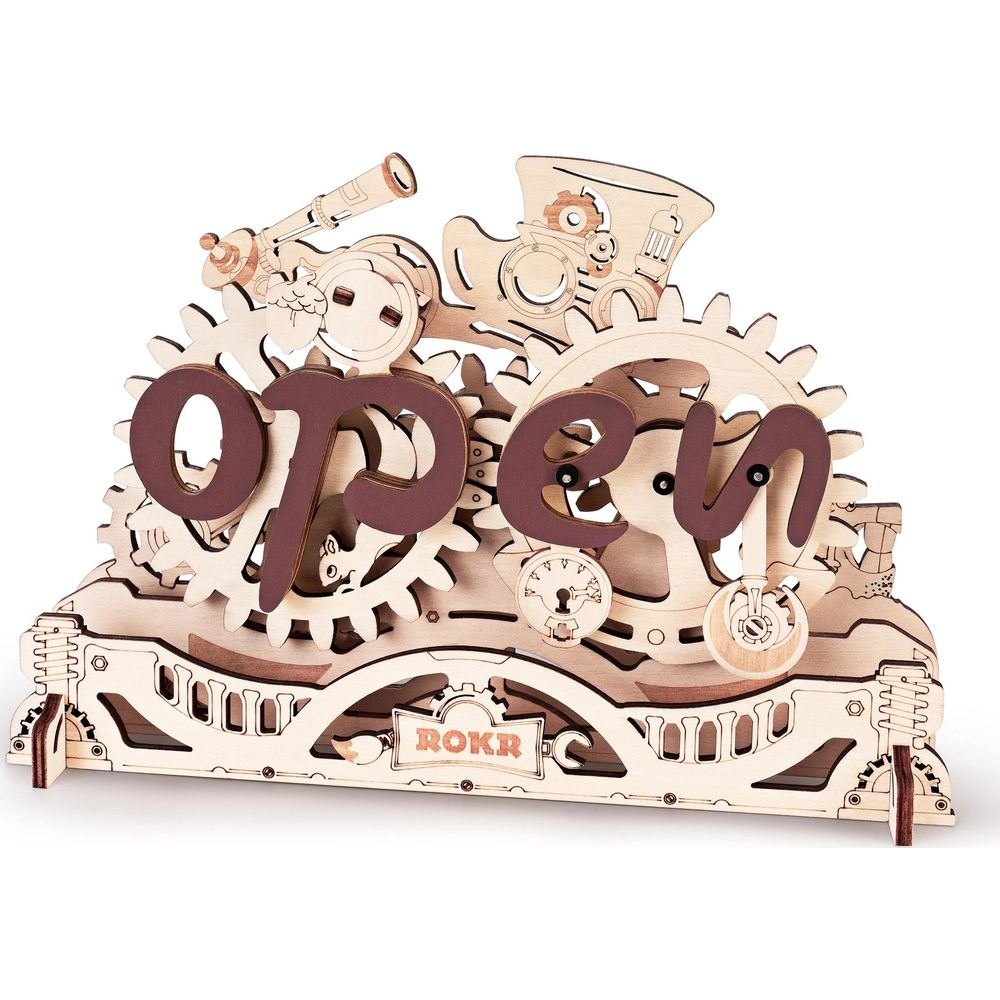 Hölzernes Steampunk-Schild mit dem Wort 'offen' in braunen Buchstaben, Zahnrädern und Teleskop.